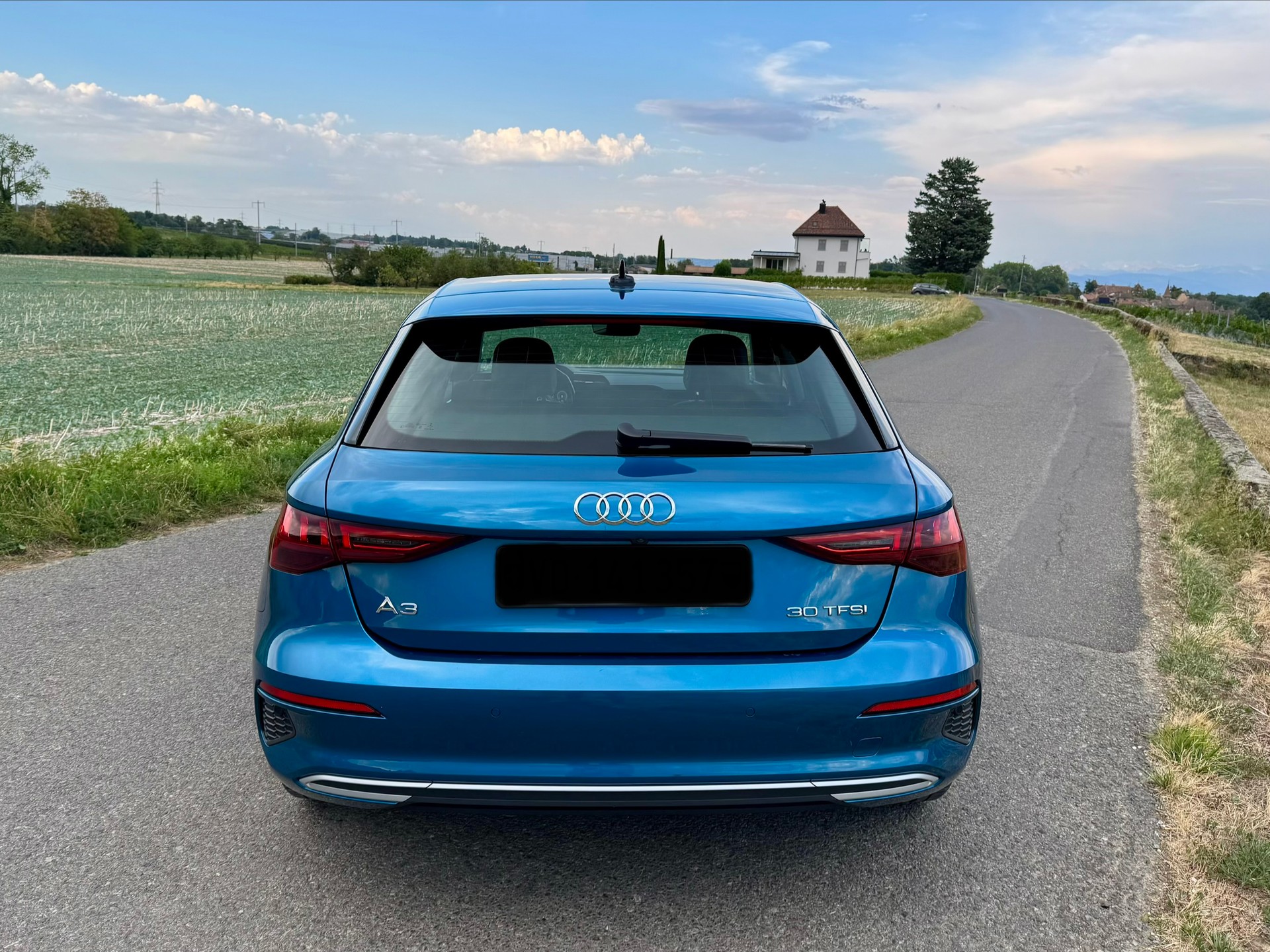 AUDI A3 Sportback-image-4