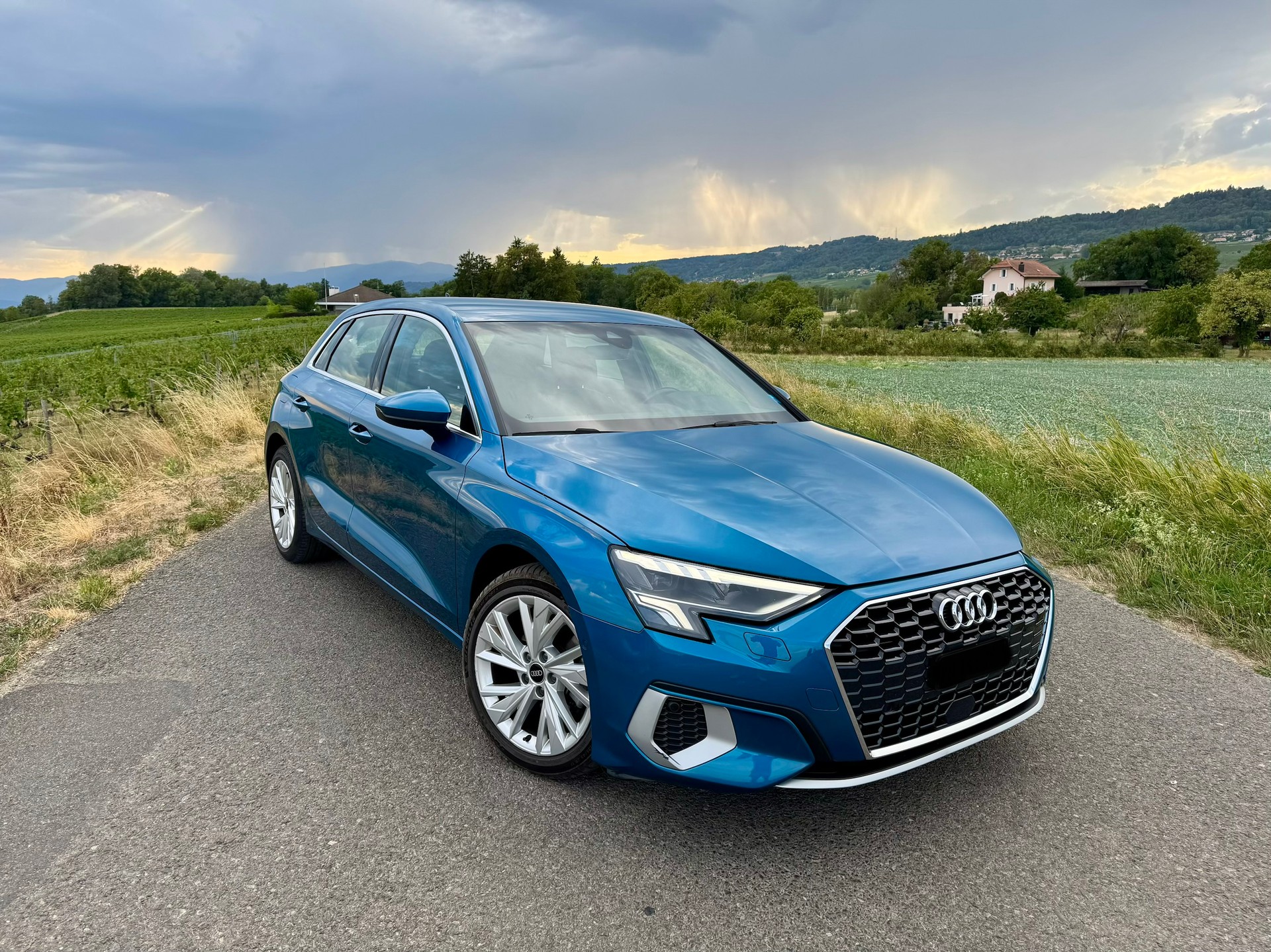 AUDI A3 Sportback-image-6