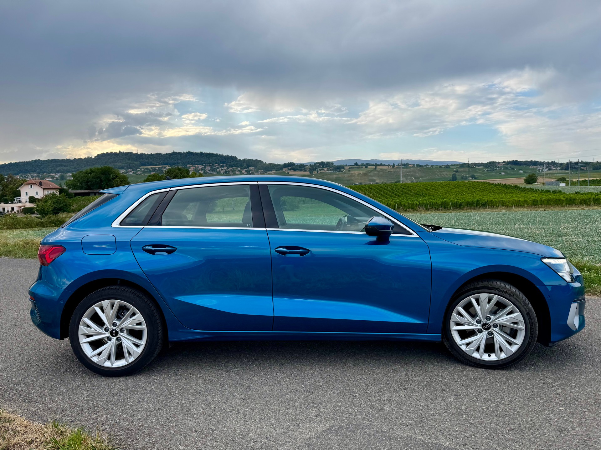 AUDI A3 Sportback-image-5
