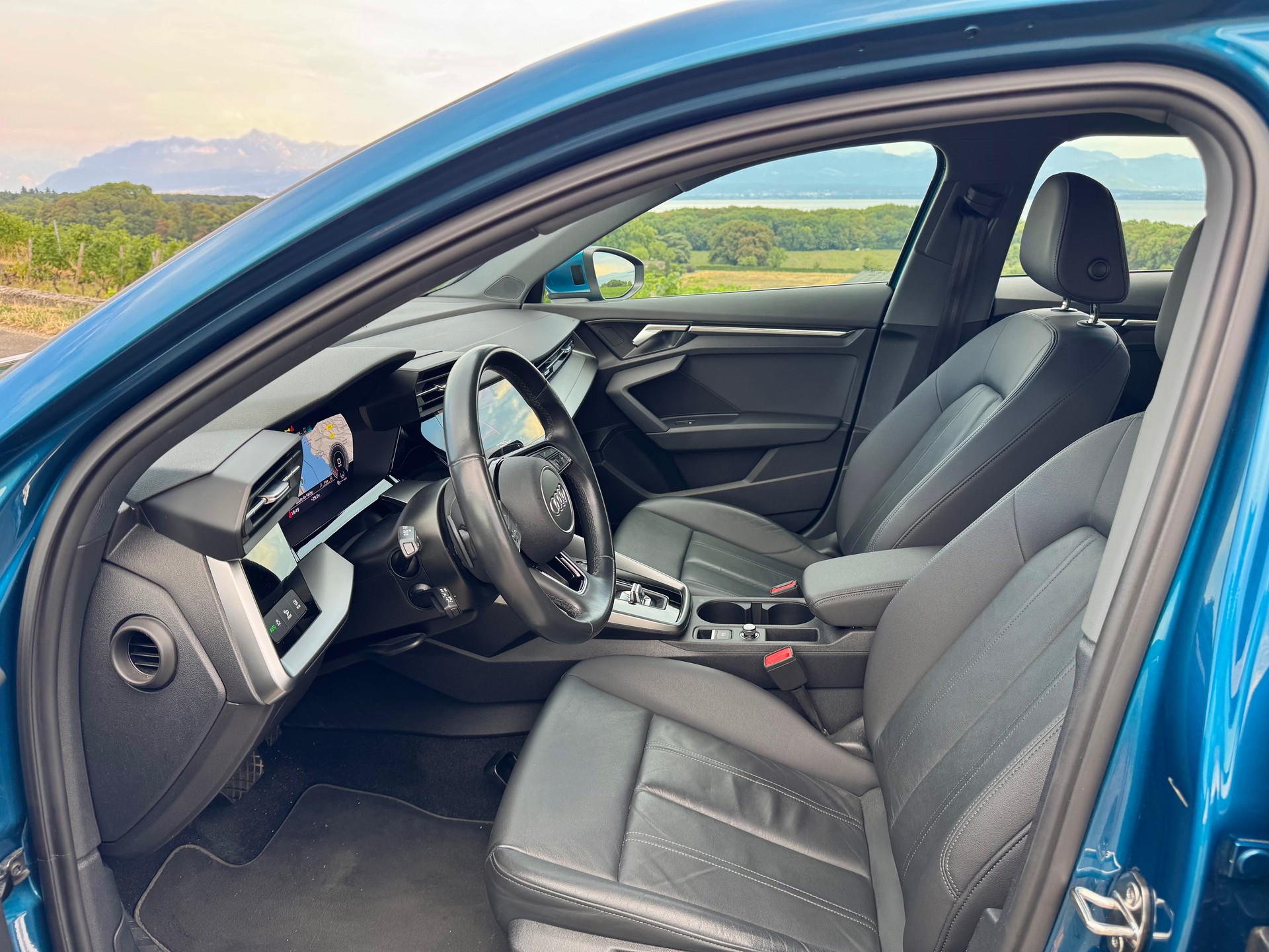 AUDI A3 Sportback-image-9