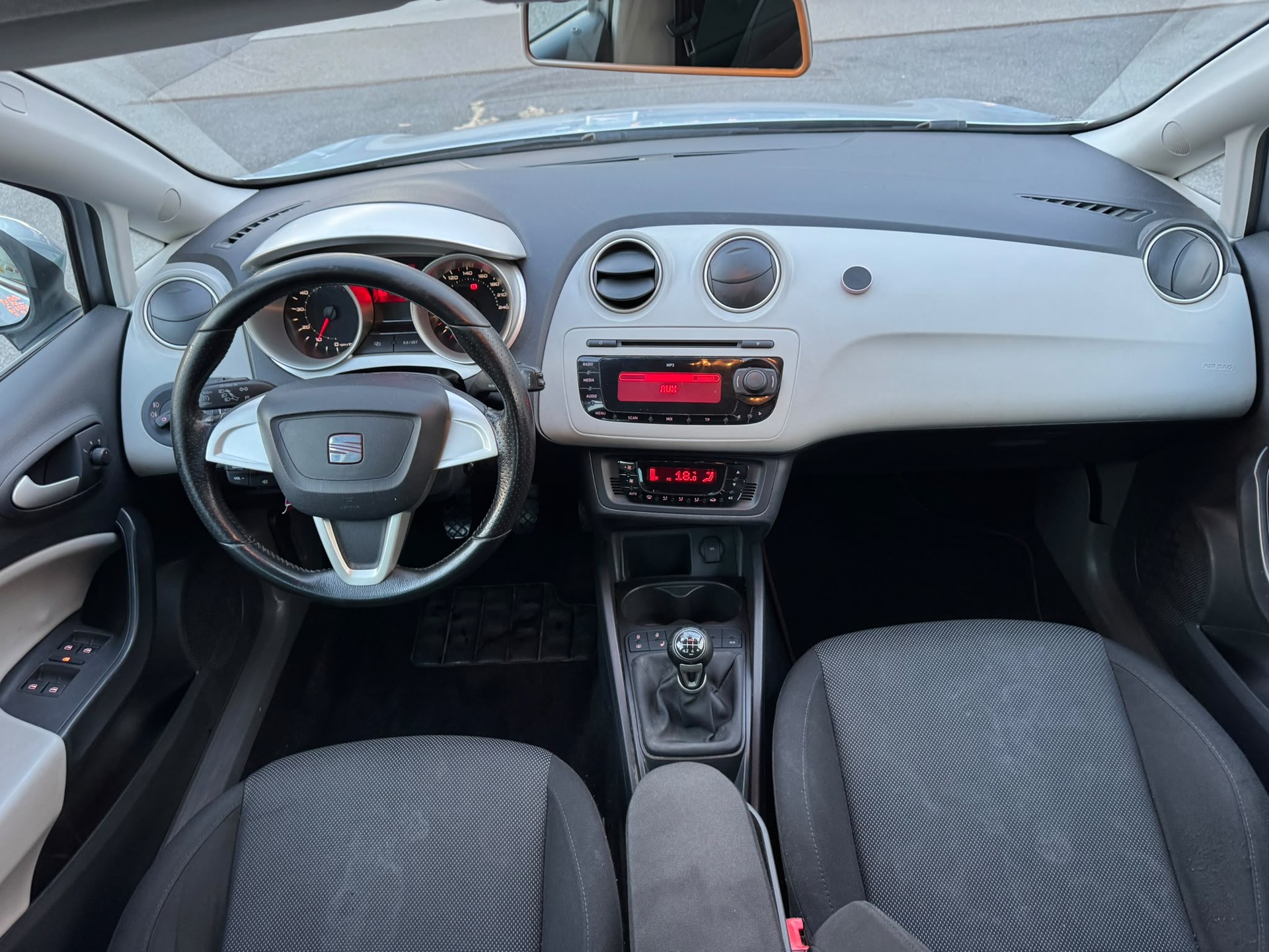 SEAT Ibiza 1.6 Style-image-8