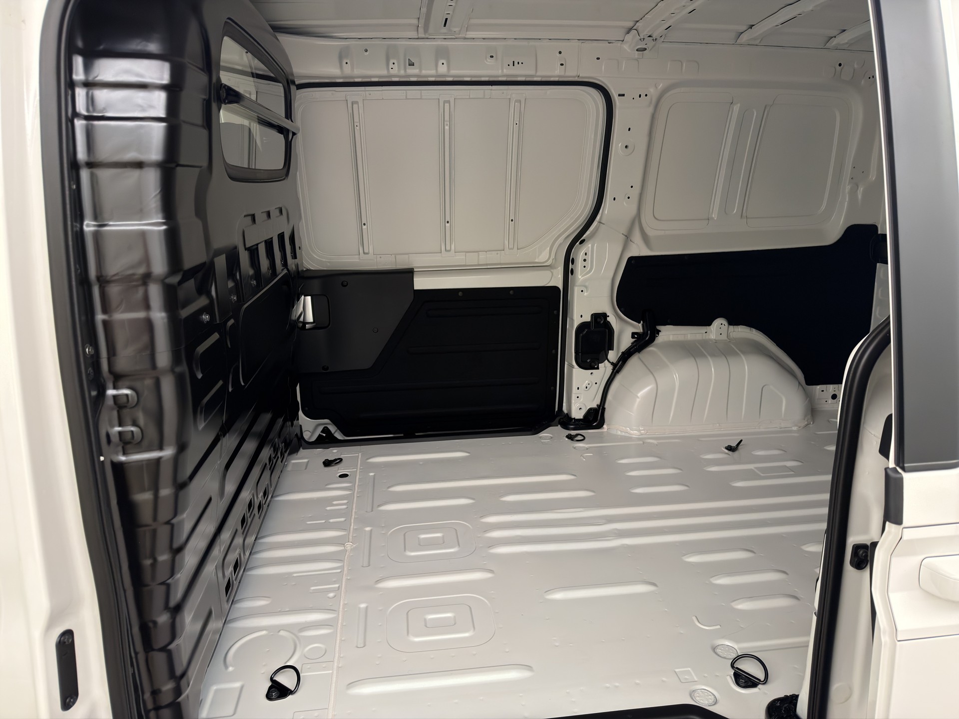 HYUNDAI Staria 84 kWh Carco Amplia-image-11