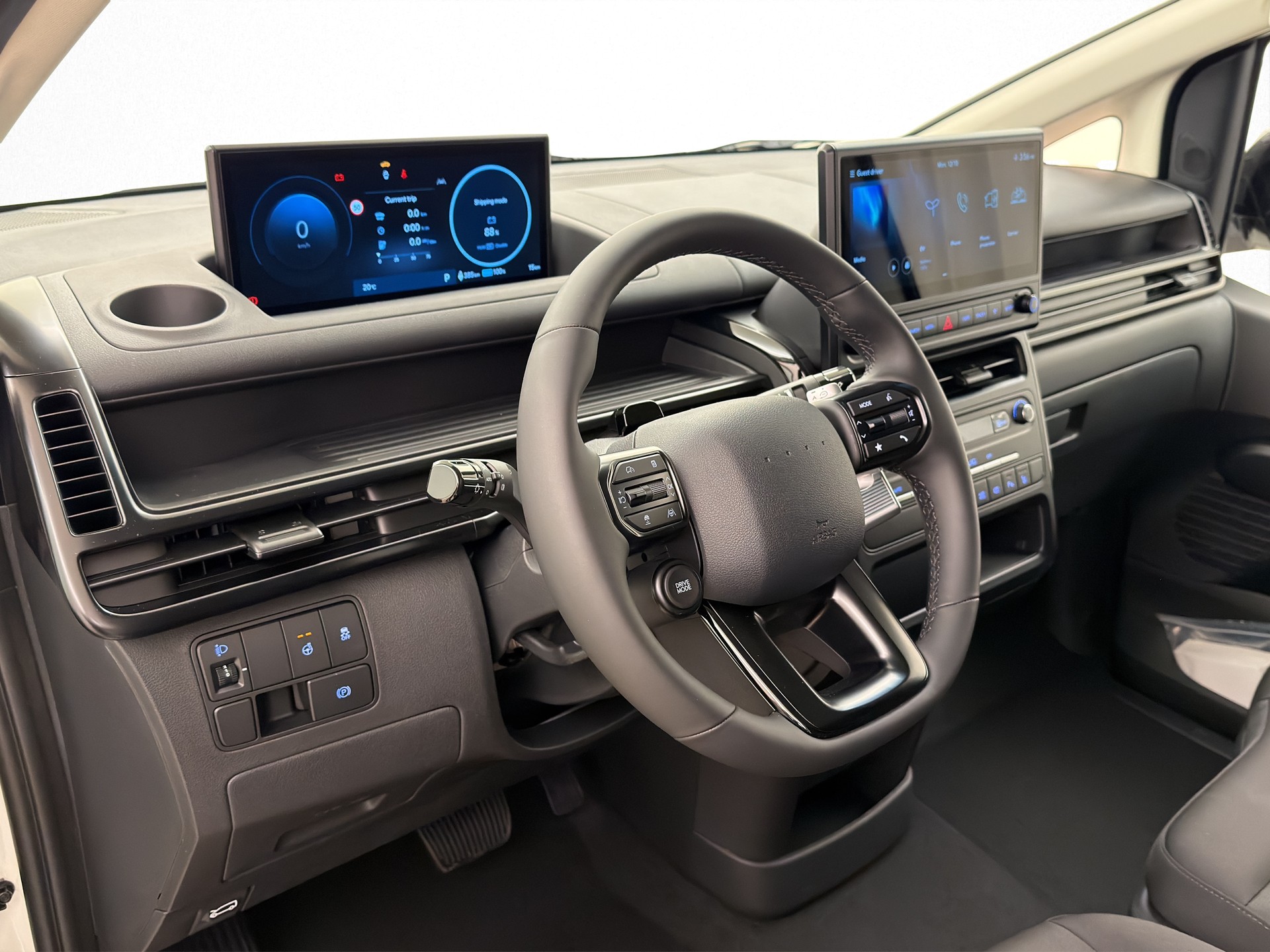 HYUNDAI Staria 84 kWh Carco Amplia-image-13