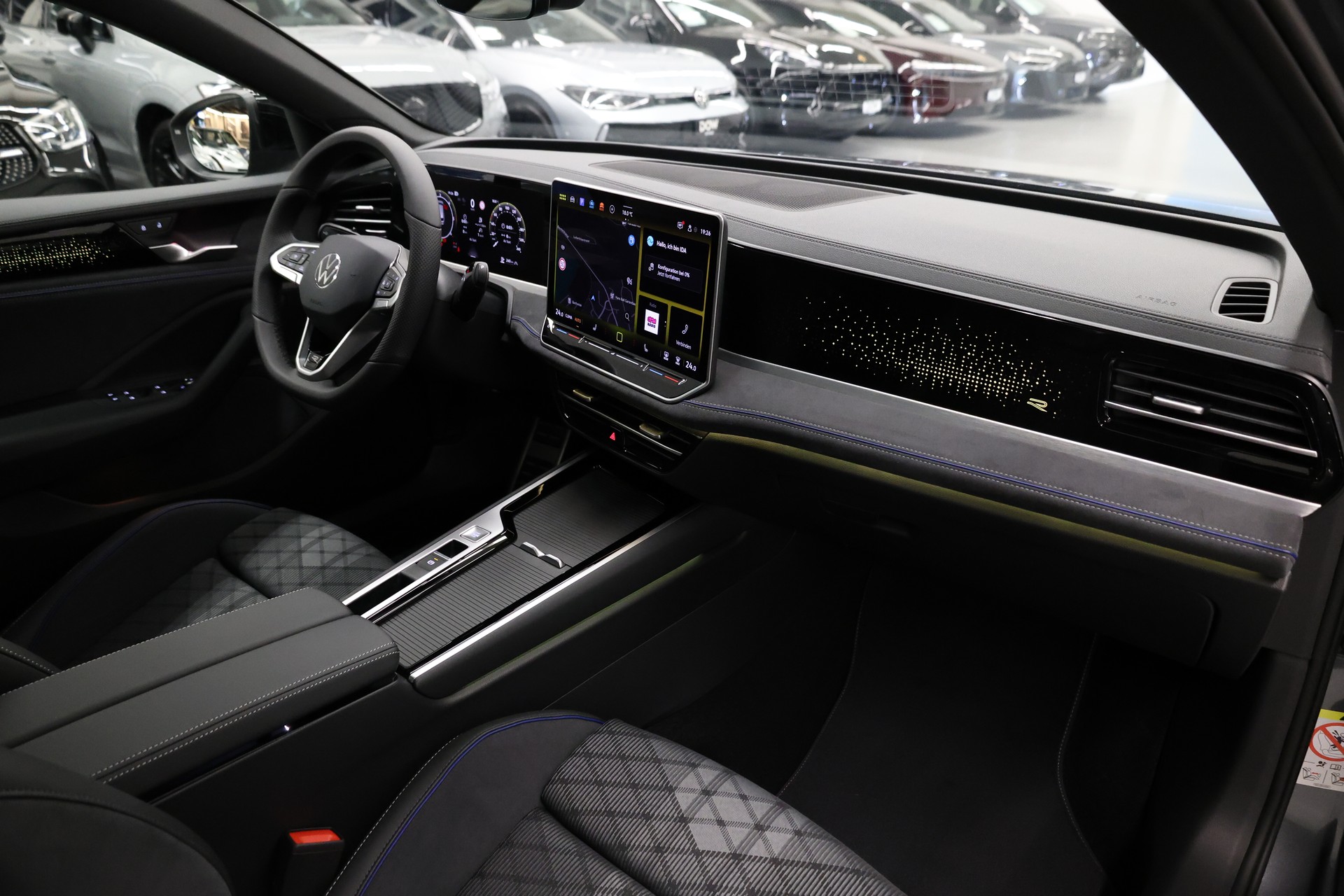 VW Passat Variant 2.0 TDI R-Line DSG 4motion-image-26