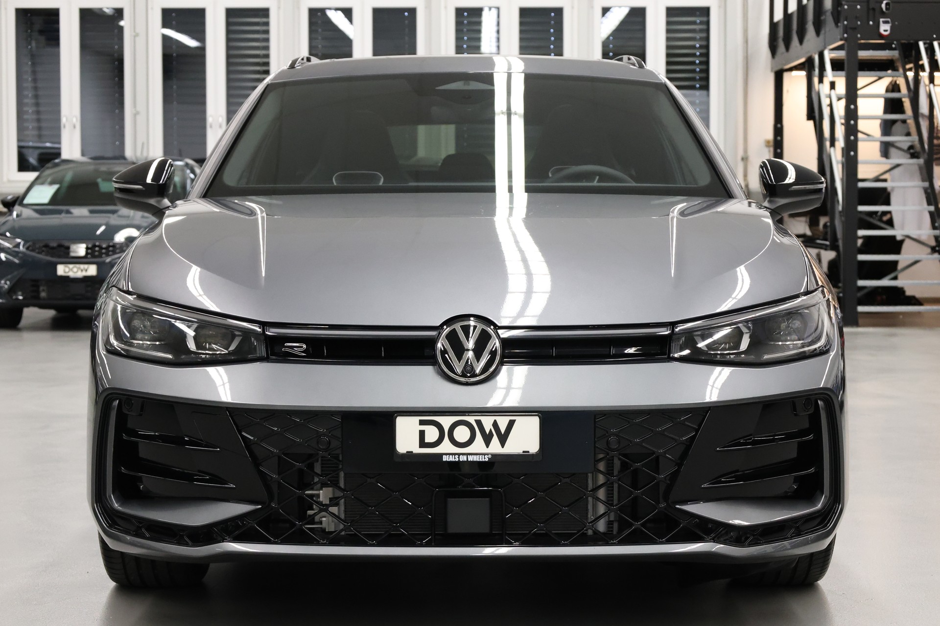 VW Passat Variant 2.0 TDI R-Line DSG 4motion-image-3