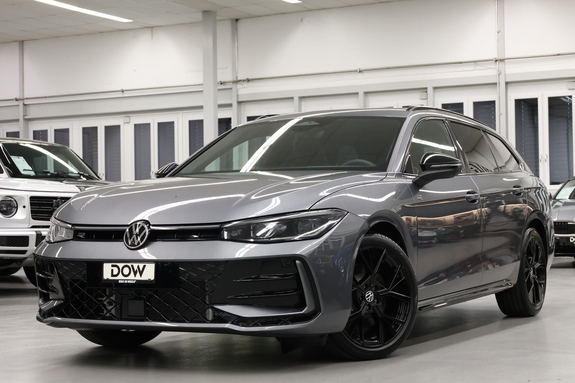 VW Passat Variant 2.0 TDI R-Line DSG 4motion-image-0