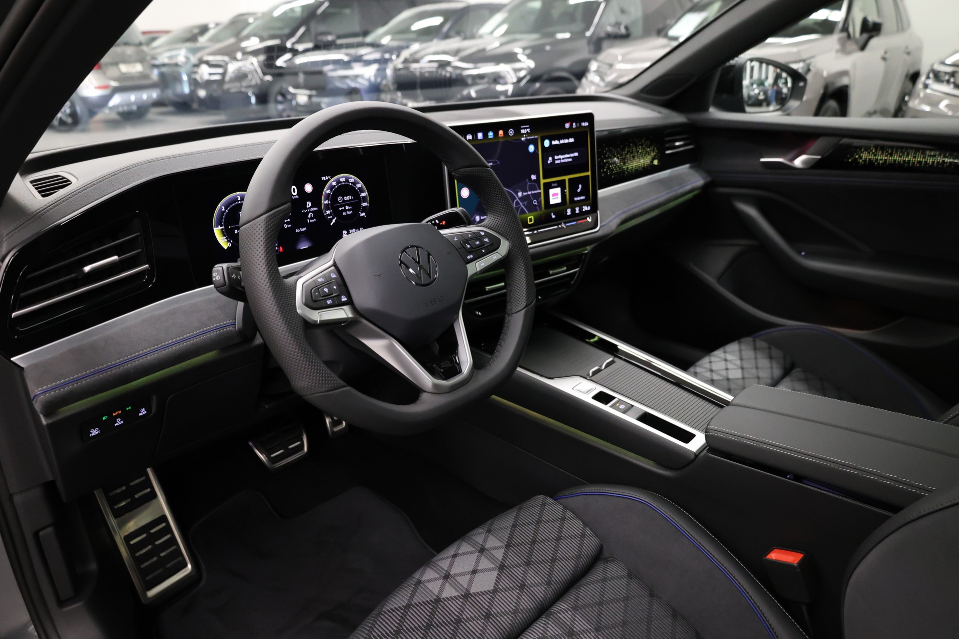 VW Passat Variant 2.0 TDI R-Line DSG 4motion-image-17