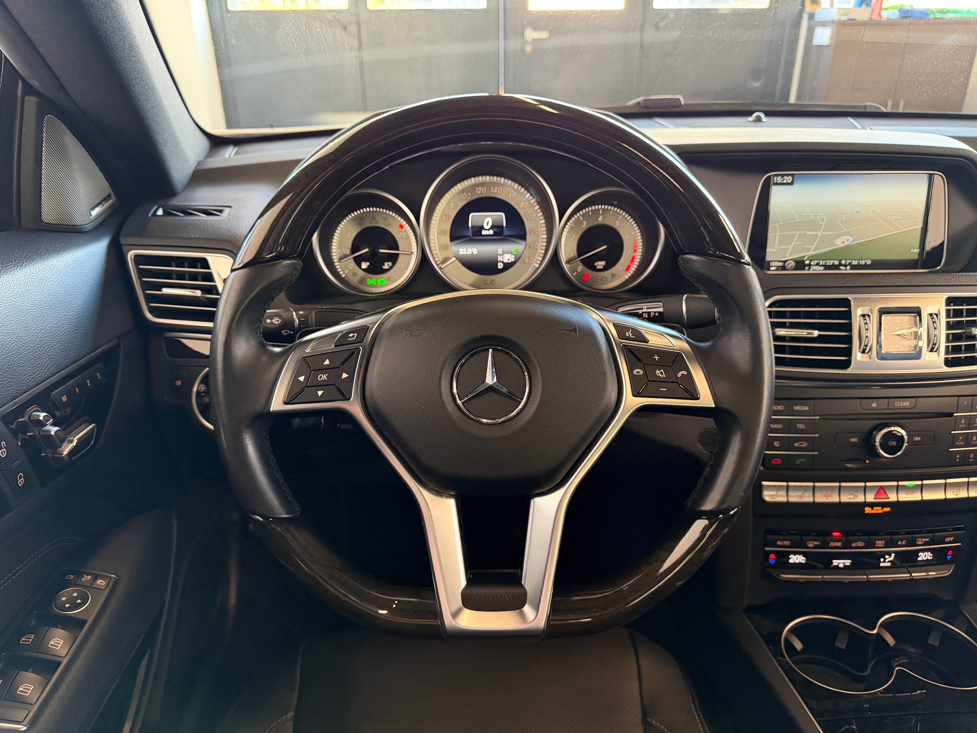 MERCEDES-BENZ E 400 Coupé Avantgarde 4 Matic 9G-Tronic-image-10