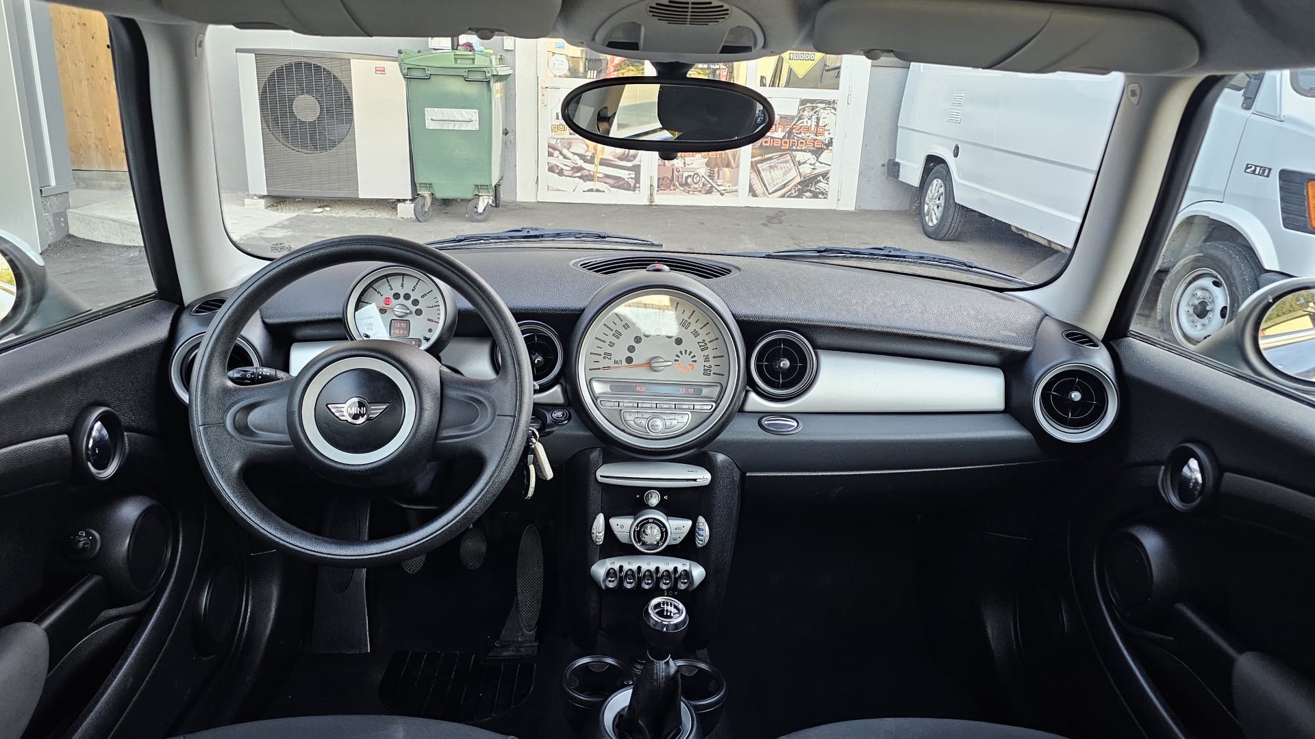 MINI Cooper-image-12