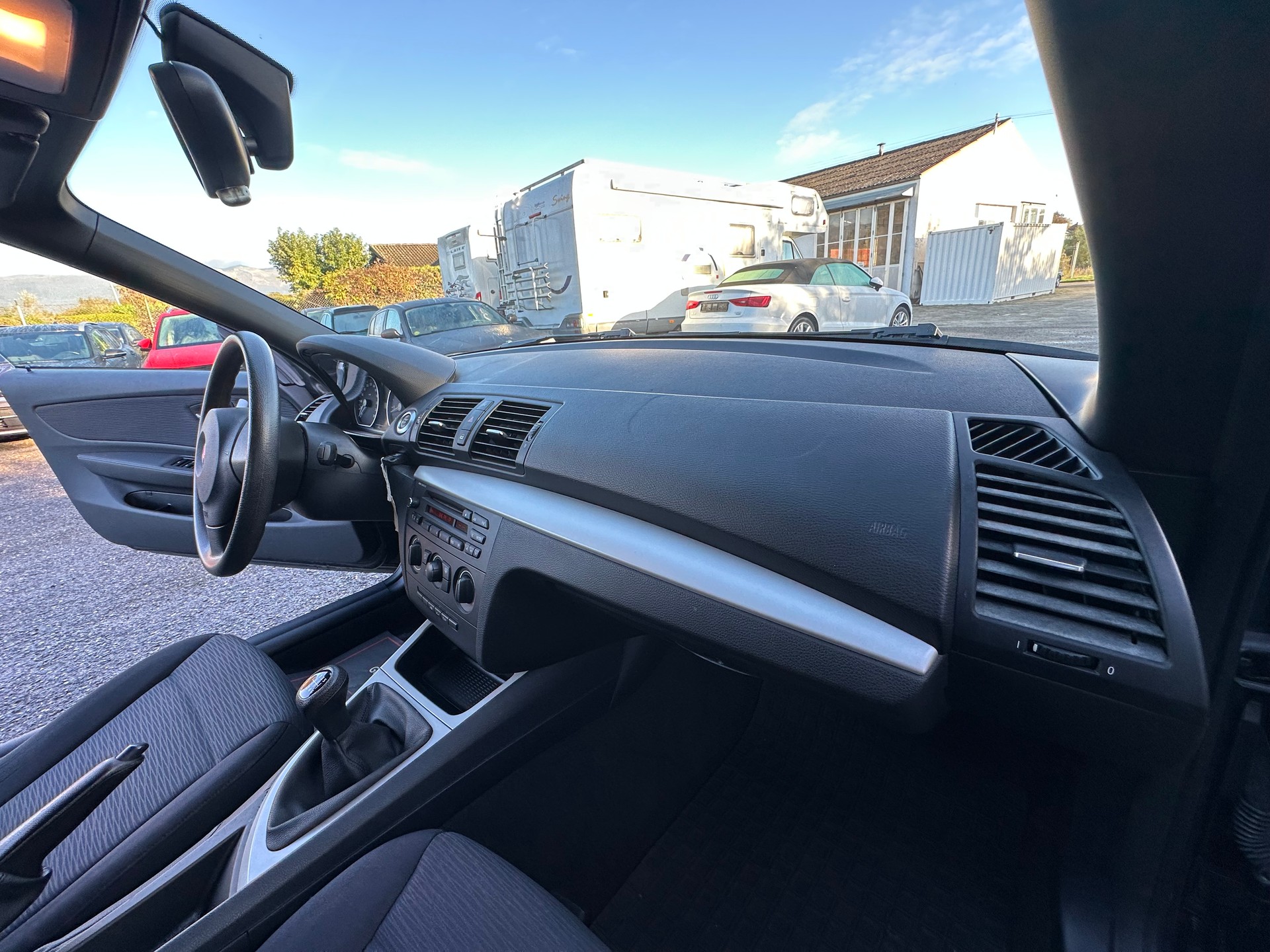 BMW 118i Cabrio-image-18