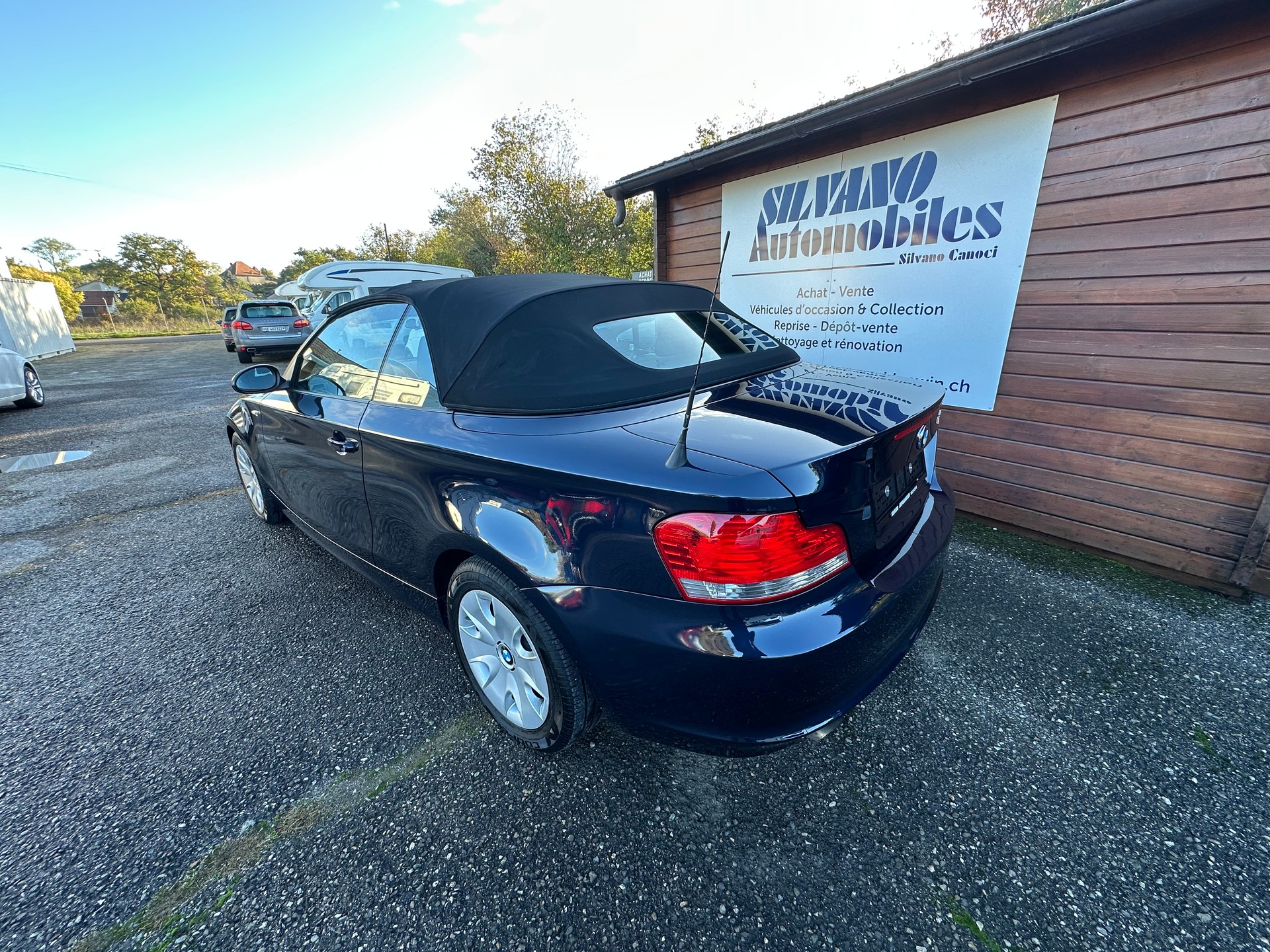 BMW 118i Cabrio-image-6