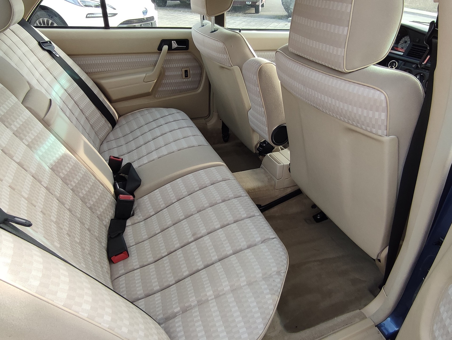 MERCEDES-BENZ 190 E 2.6-image-11