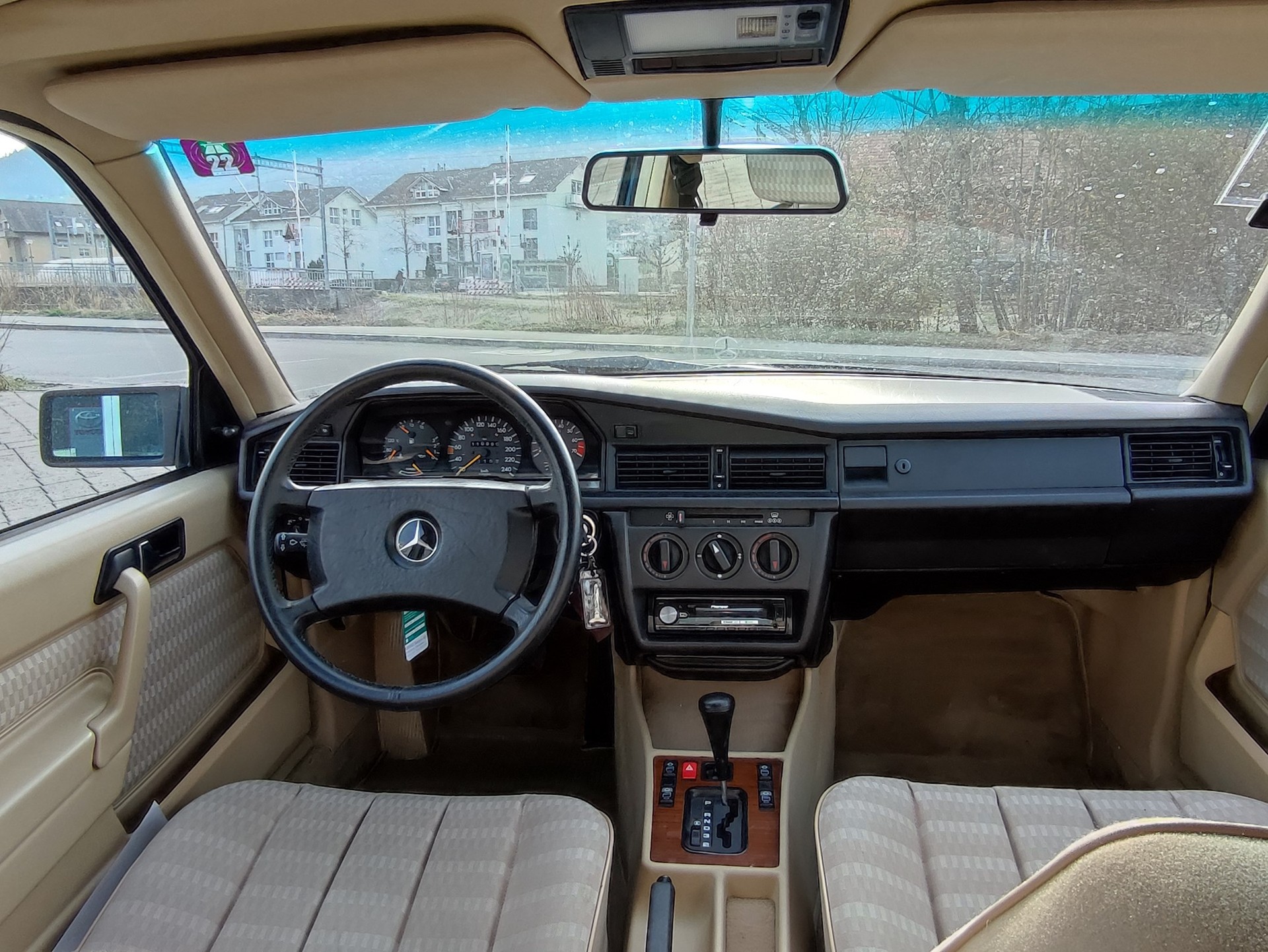 MERCEDES-BENZ 190 E 2.6-image-10