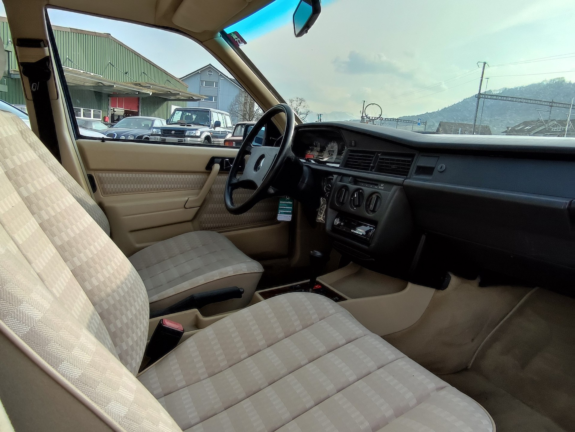 MERCEDES-BENZ 190 E 2.6-image-8