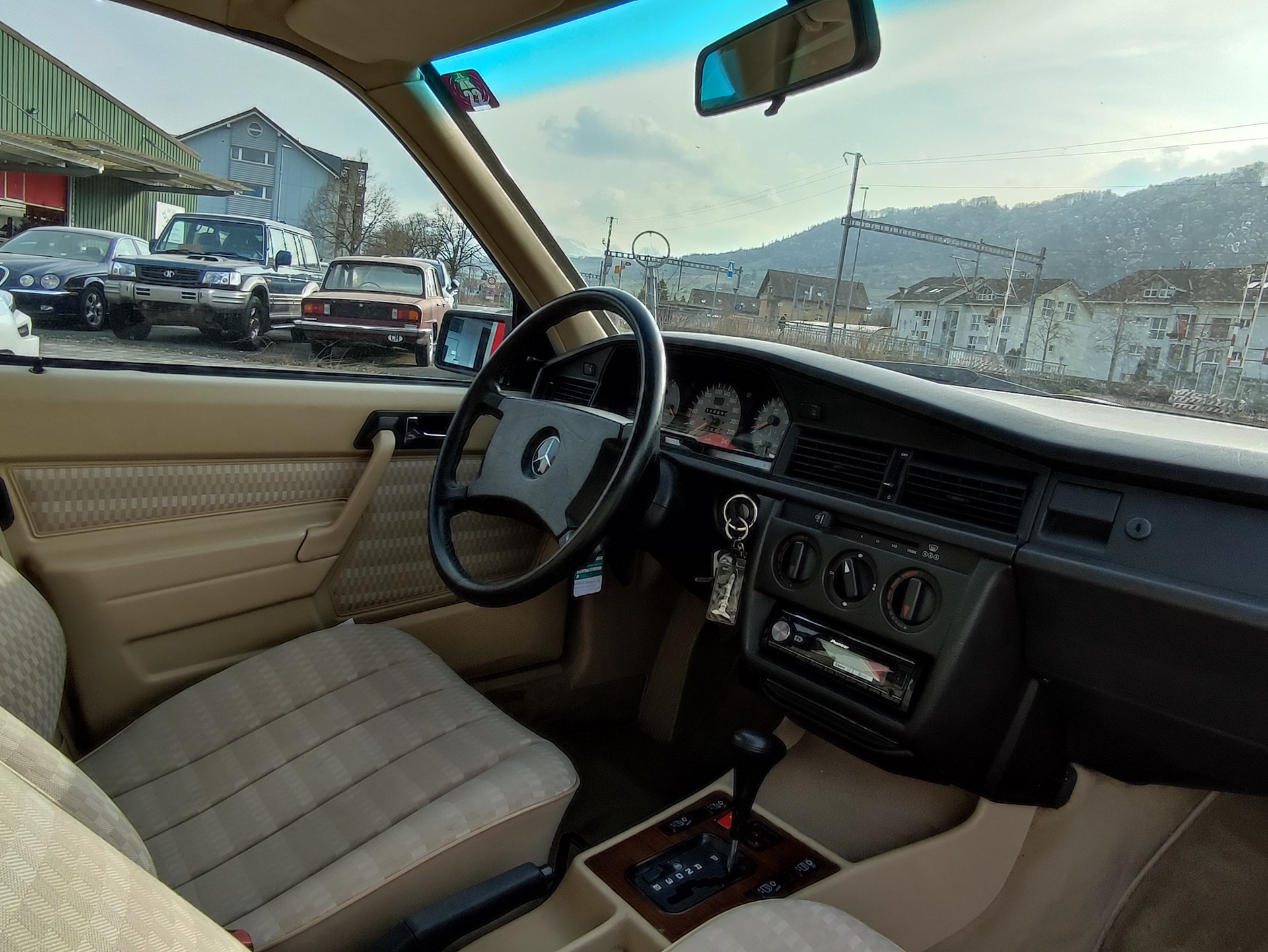MERCEDES-BENZ 190 E 2.6-image-9