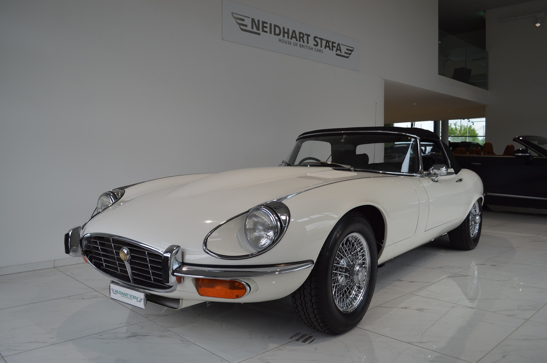 JAGUAR E V12 Cabrio-image-0