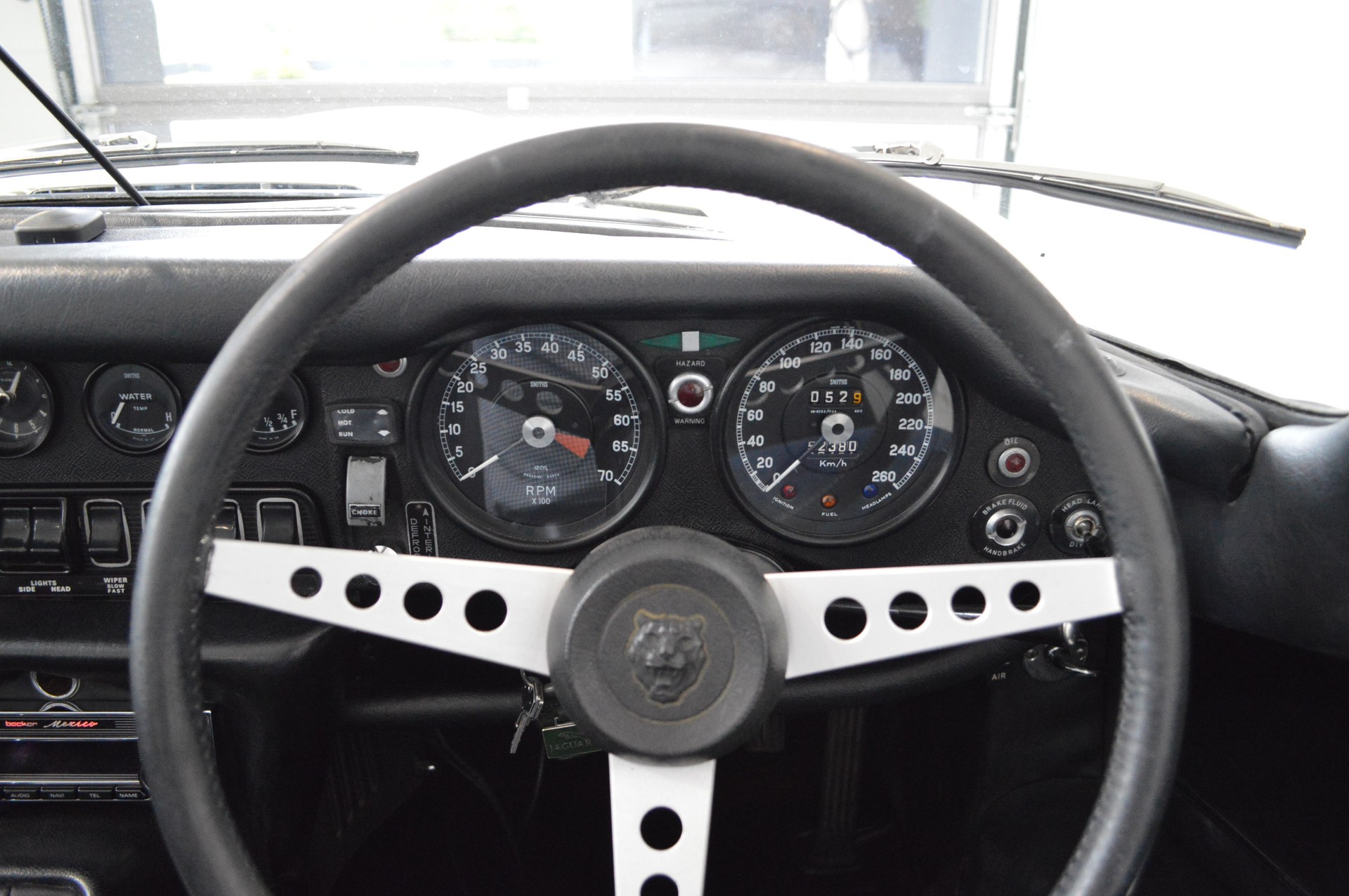 JAGUAR E V12 Cabrio-image-9