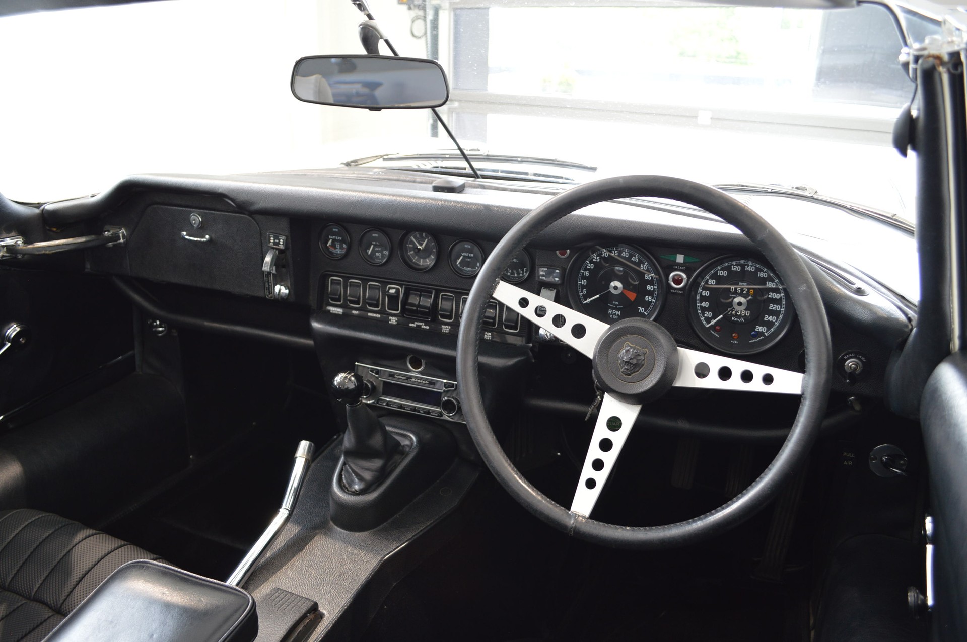 JAGUAR E V12 Cabrio-image-8