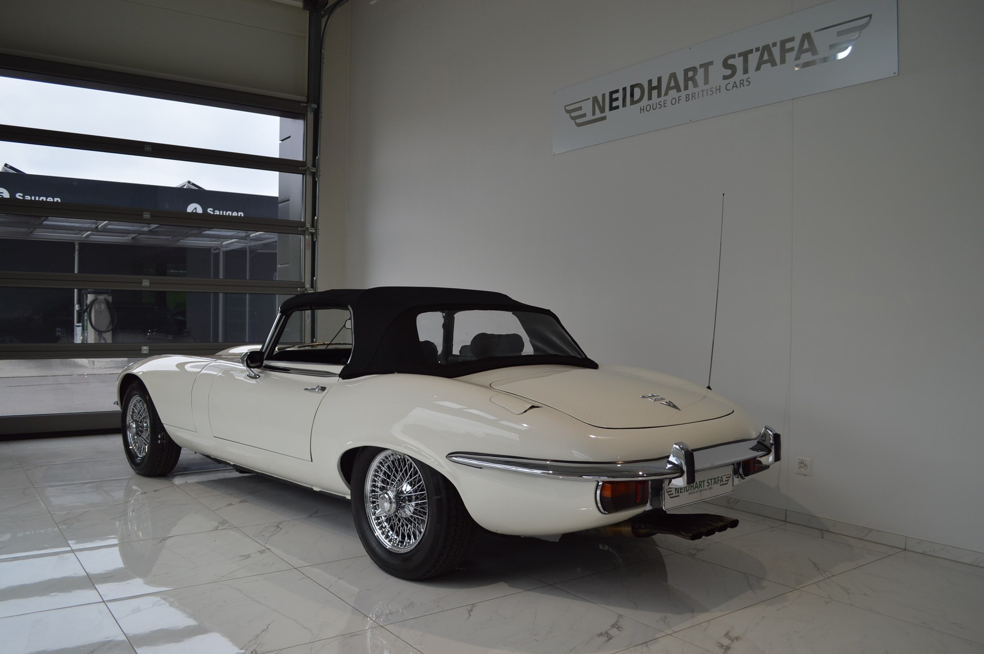 JAGUAR E V12 Cabrio-image-1