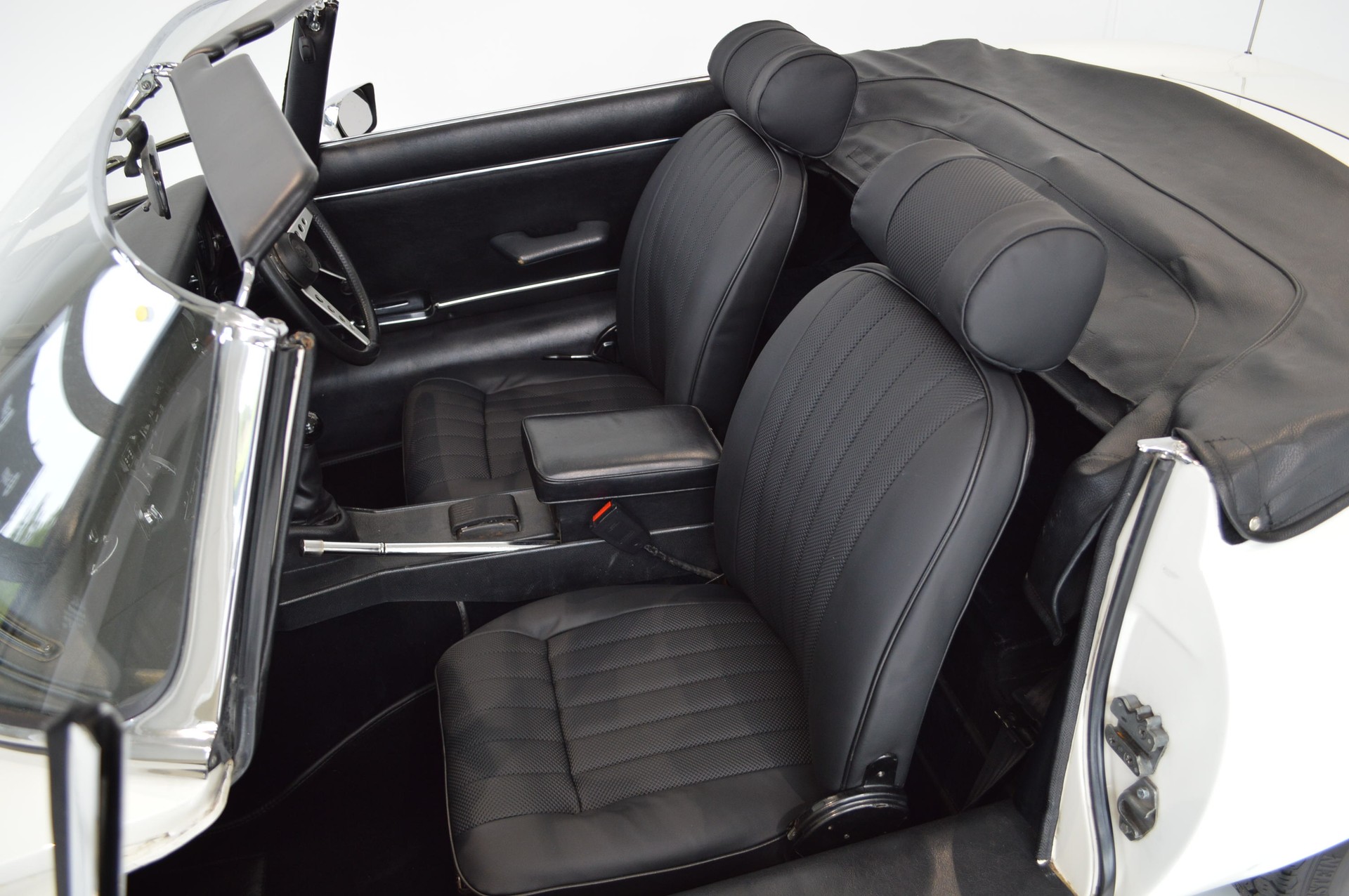 JAGUAR E V12 Cabrio-image-6