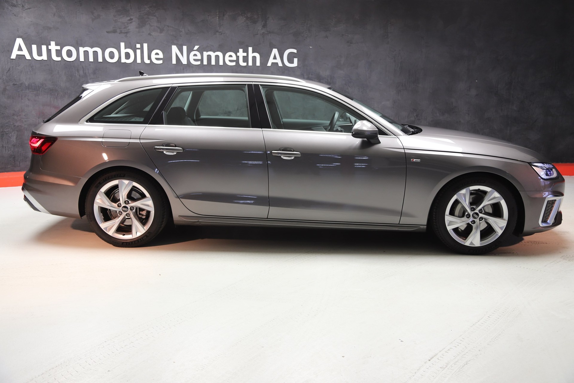 AUDI A4 Avant 2.0 40TFSI S-Line S-Tronic-showroom-element-1