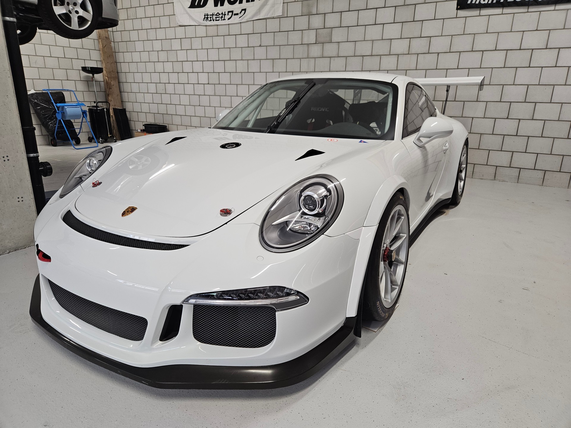 PORSCHE 911 GT3 Cup-showroom-element-1