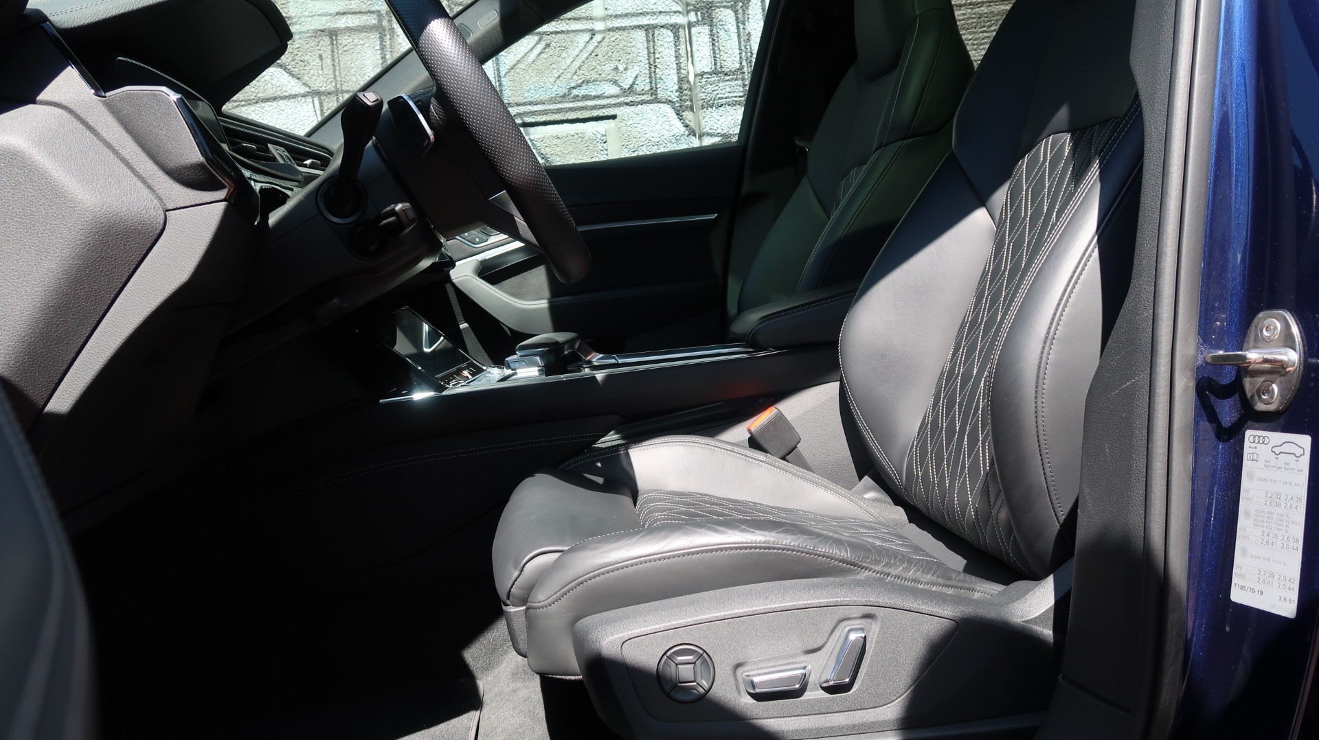 AUDI e-tron 55 Sportback S Line quattro-image-11