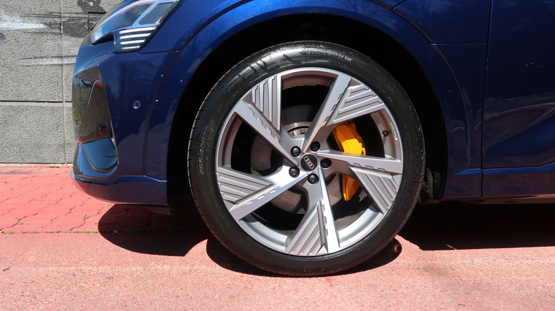 AUDI e-tron 55 Sportback S Line quattro-image-4