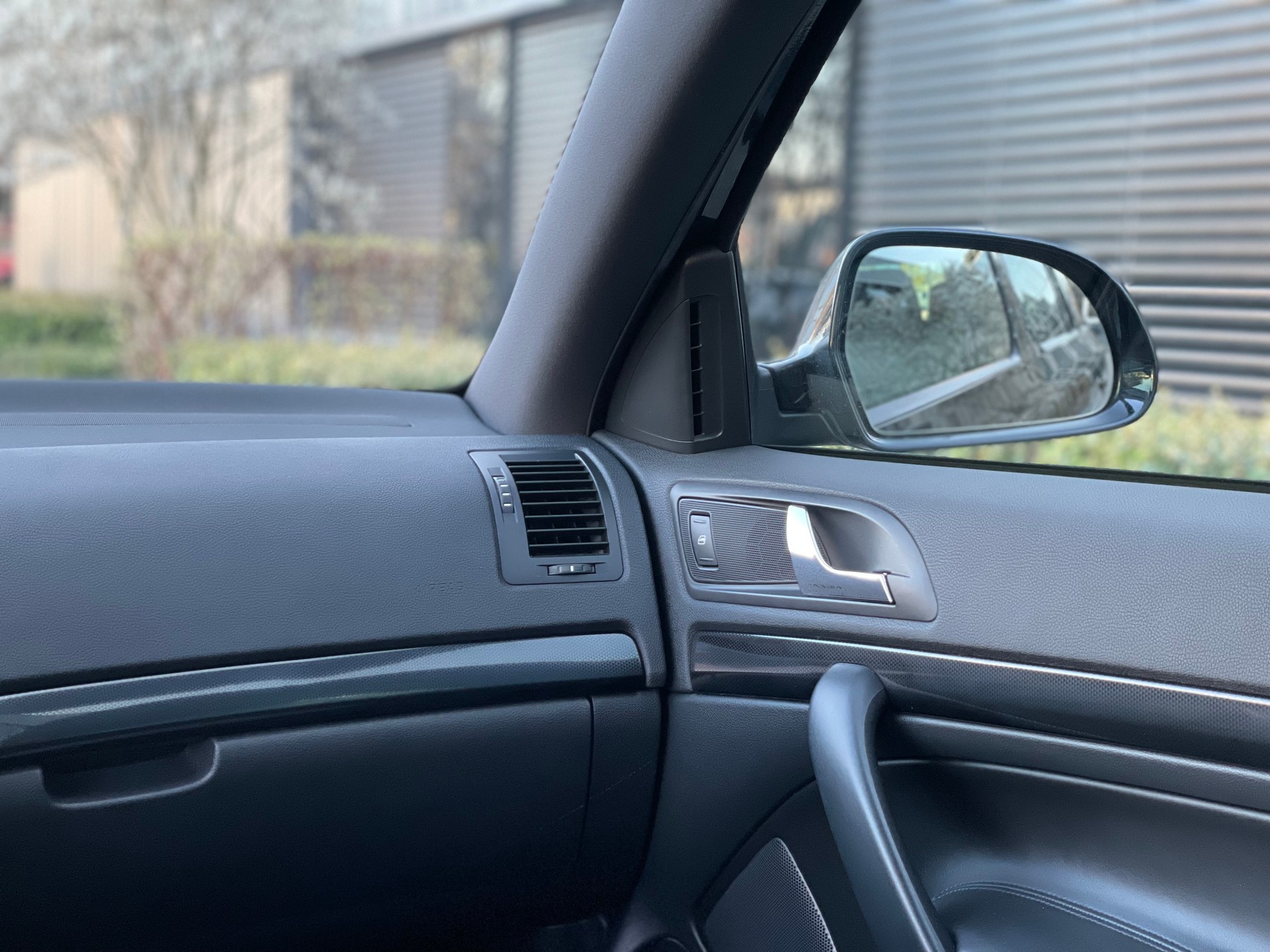 SKODA Octavia Combi 2.0 TDI RS-image-8