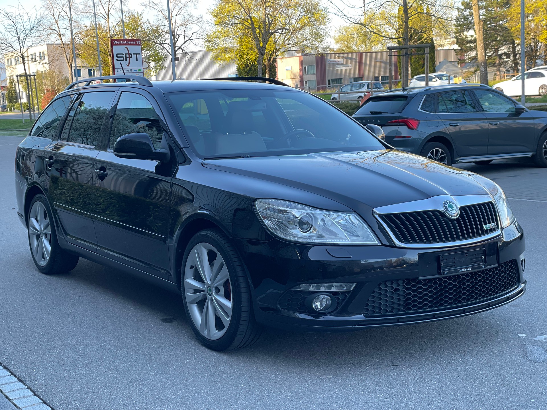 SKODA Octavia Combi 2.0 TDI RS-image-3