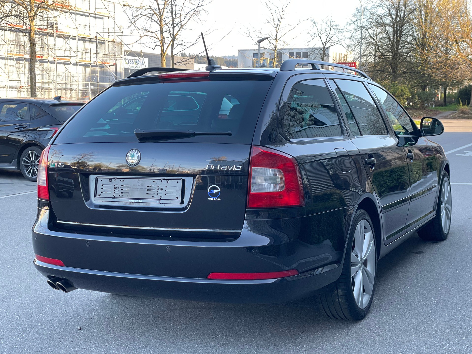 SKODA Octavia Combi 2.0 TDI RS-image-4