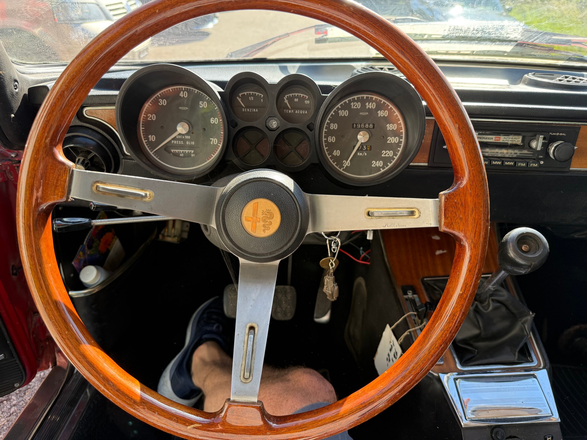 ALFA ROMEO 2000 coupé-image-4