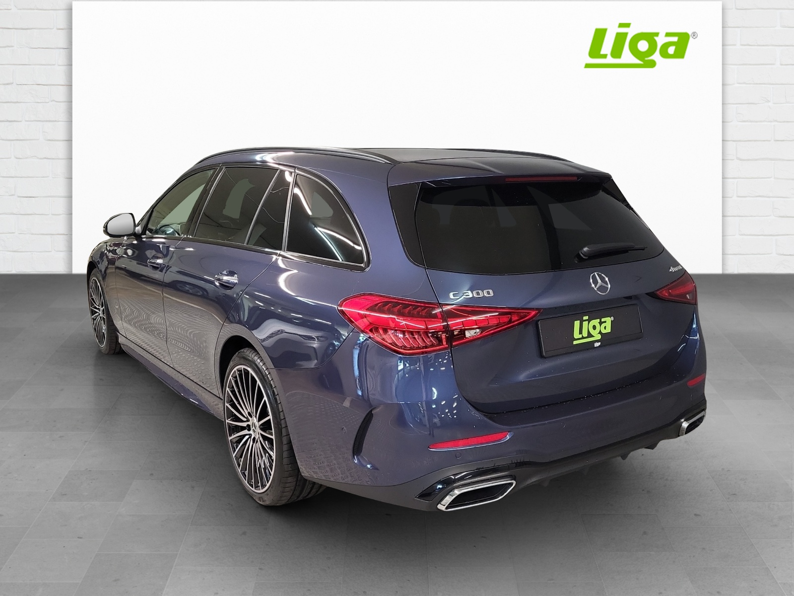 MERCEDES-BENZ C 300 AMG Line 4Matic T-showroom-element-3