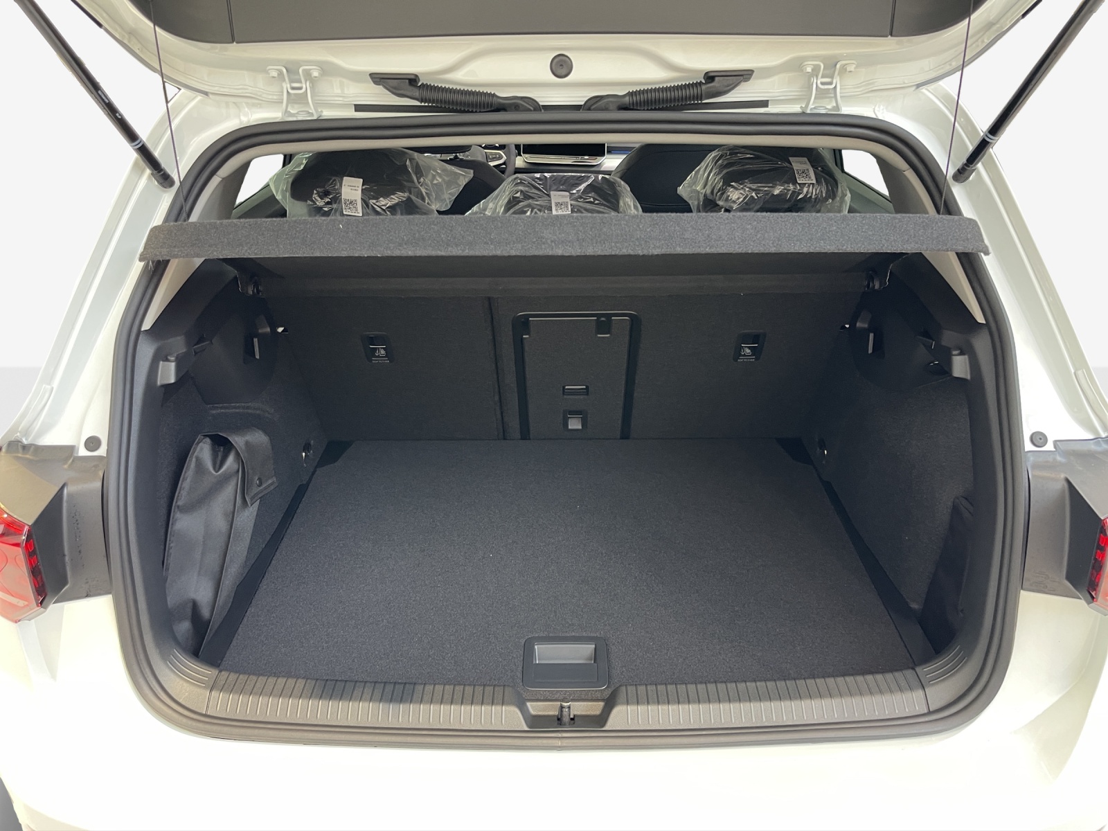 VW Golf 1.5 e TSI mHEV Life DSG-image-12