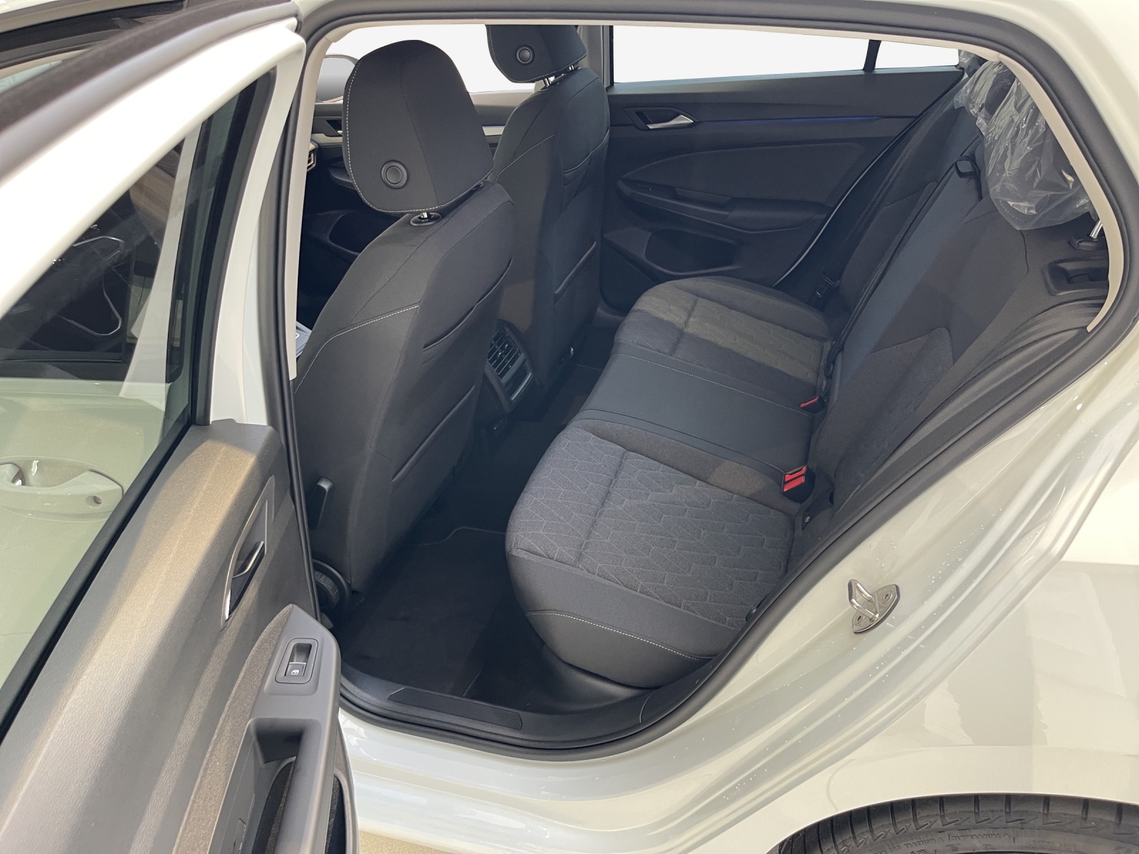 VW Golf 1.5 e TSI mHEV Life DSG-image-11