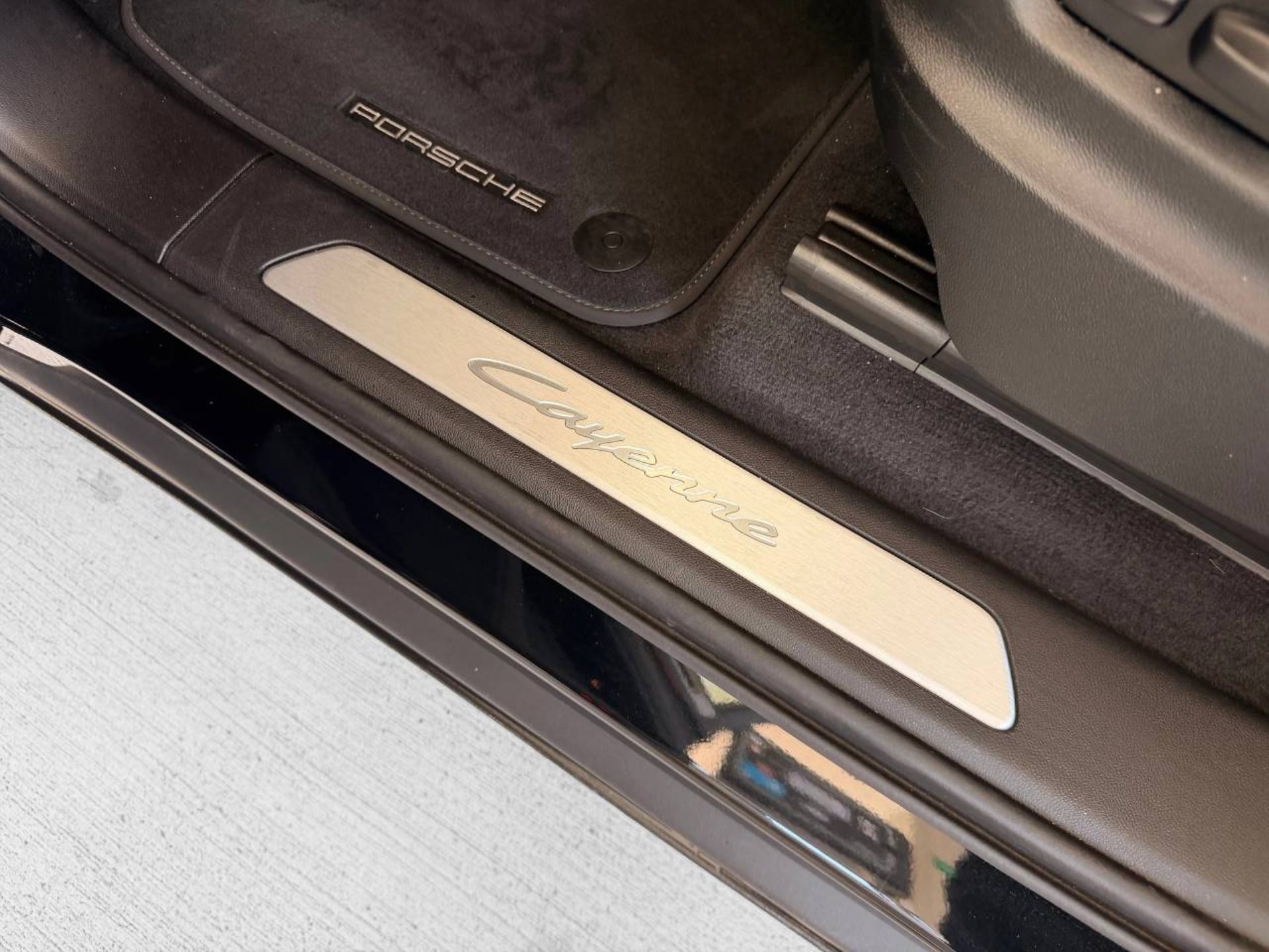 PORSCHE Cayenne E-Hybrid-image-24