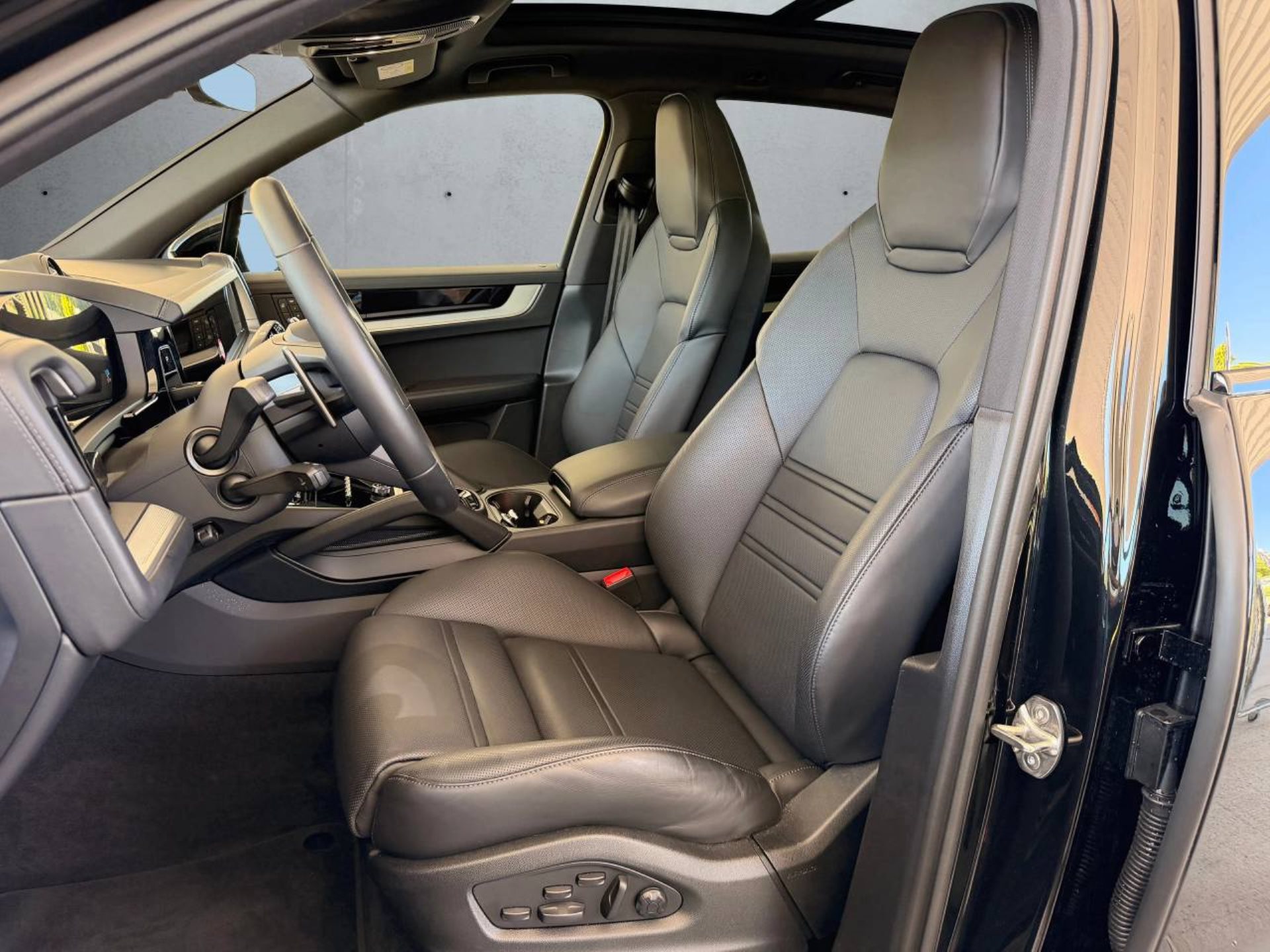 PORSCHE Cayenne E-Hybrid-image-4