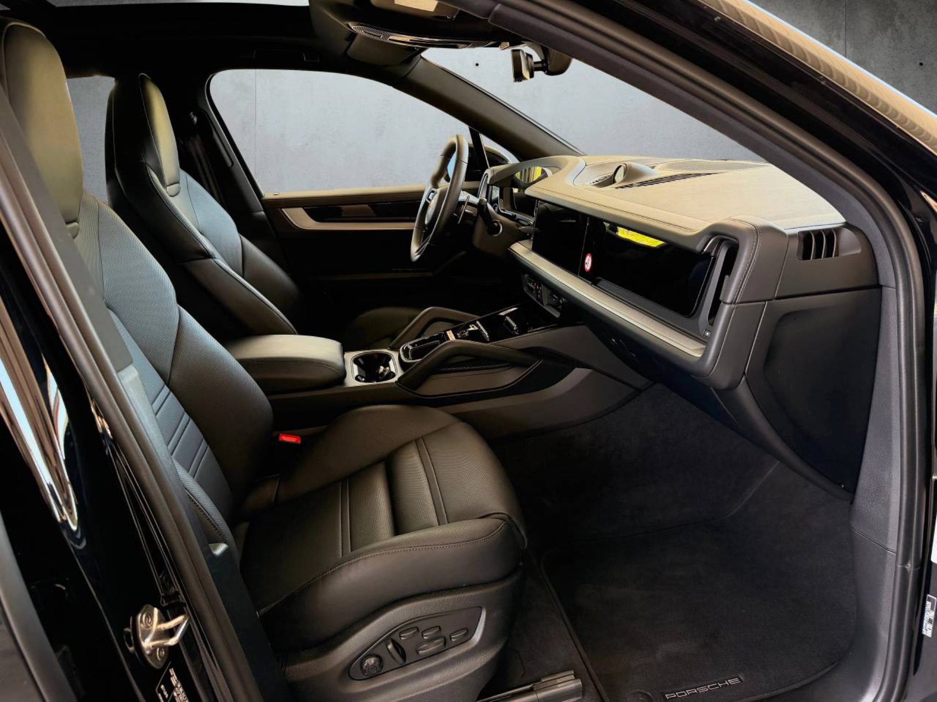 PORSCHE Cayenne E-Hybrid-image-13