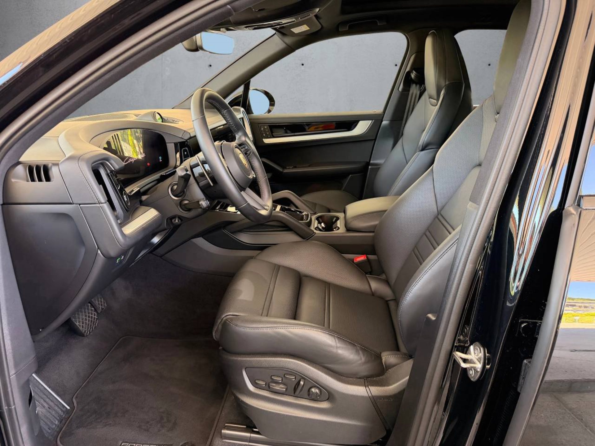 PORSCHE Cayenne E-Hybrid-image-3