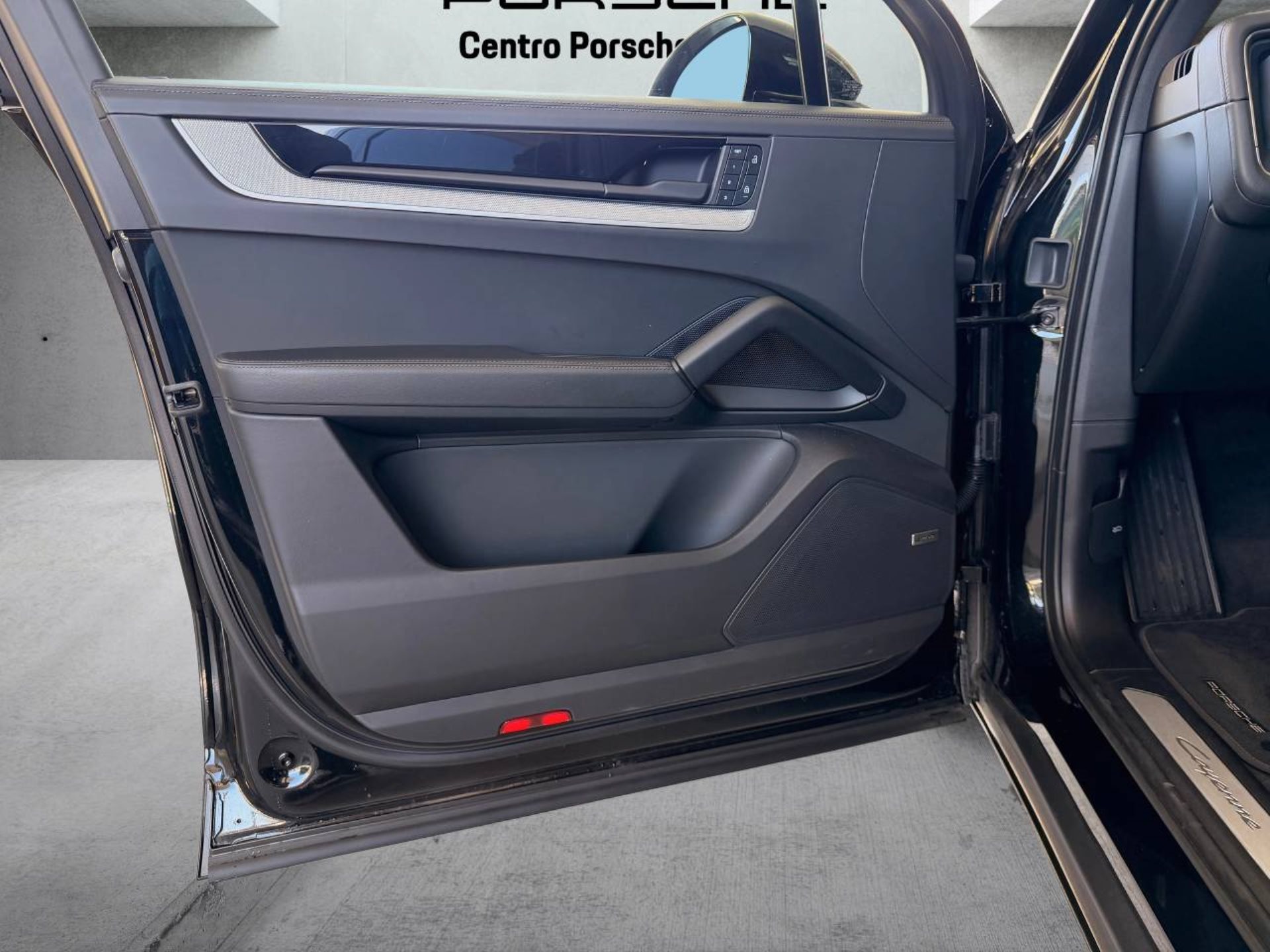 PORSCHE Cayenne E-Hybrid-image-21