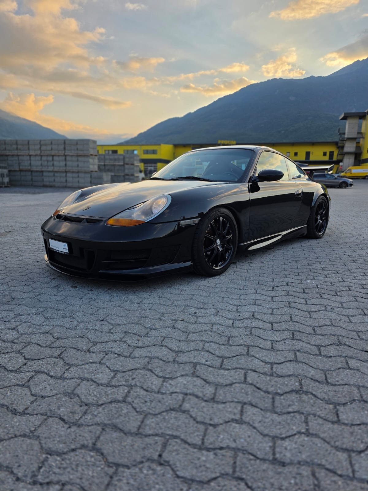 PORSCHE 911 GT3-image-1