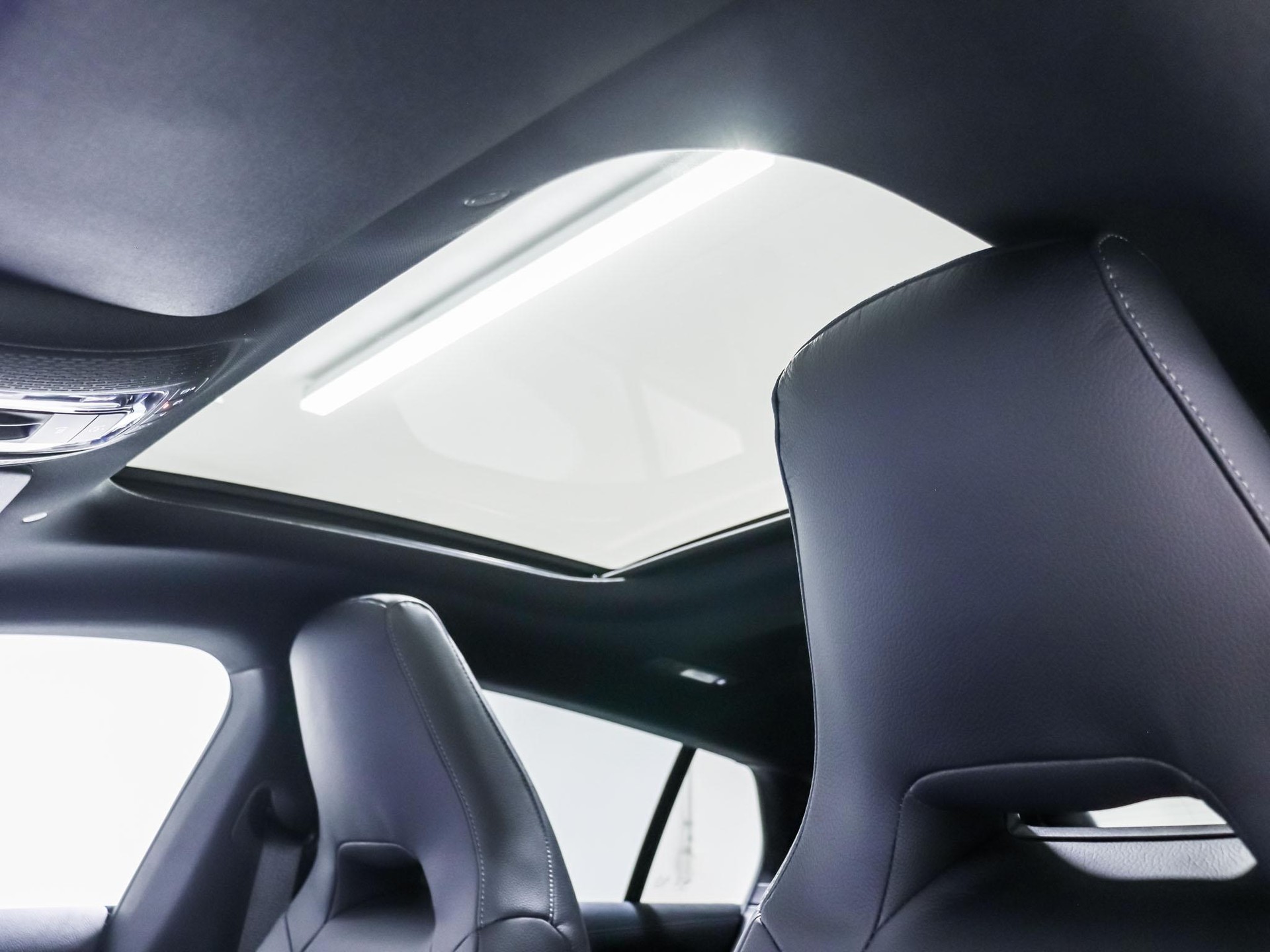 MERCEDES-BENZ CLA 35 AMG 4MATIC Shooting Brake-image-8