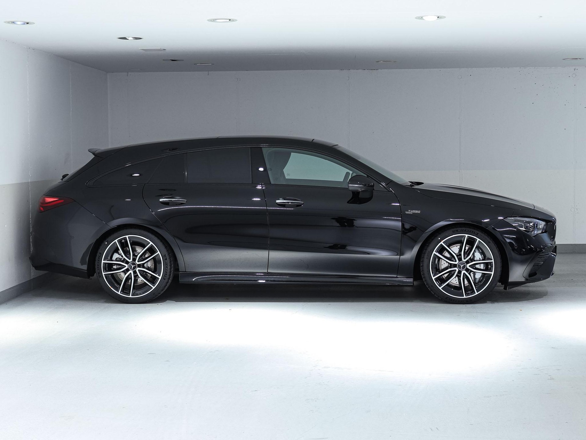 MERCEDES-BENZ CLA 35 AMG 4MATIC Shooting Brake-image-1