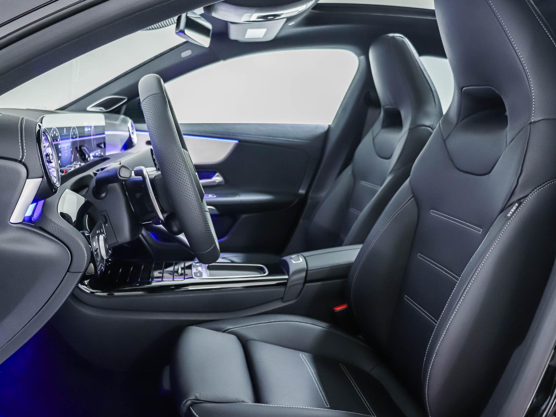 MERCEDES-BENZ CLA 35 AMG 4MATIC Shooting Brake-image-6