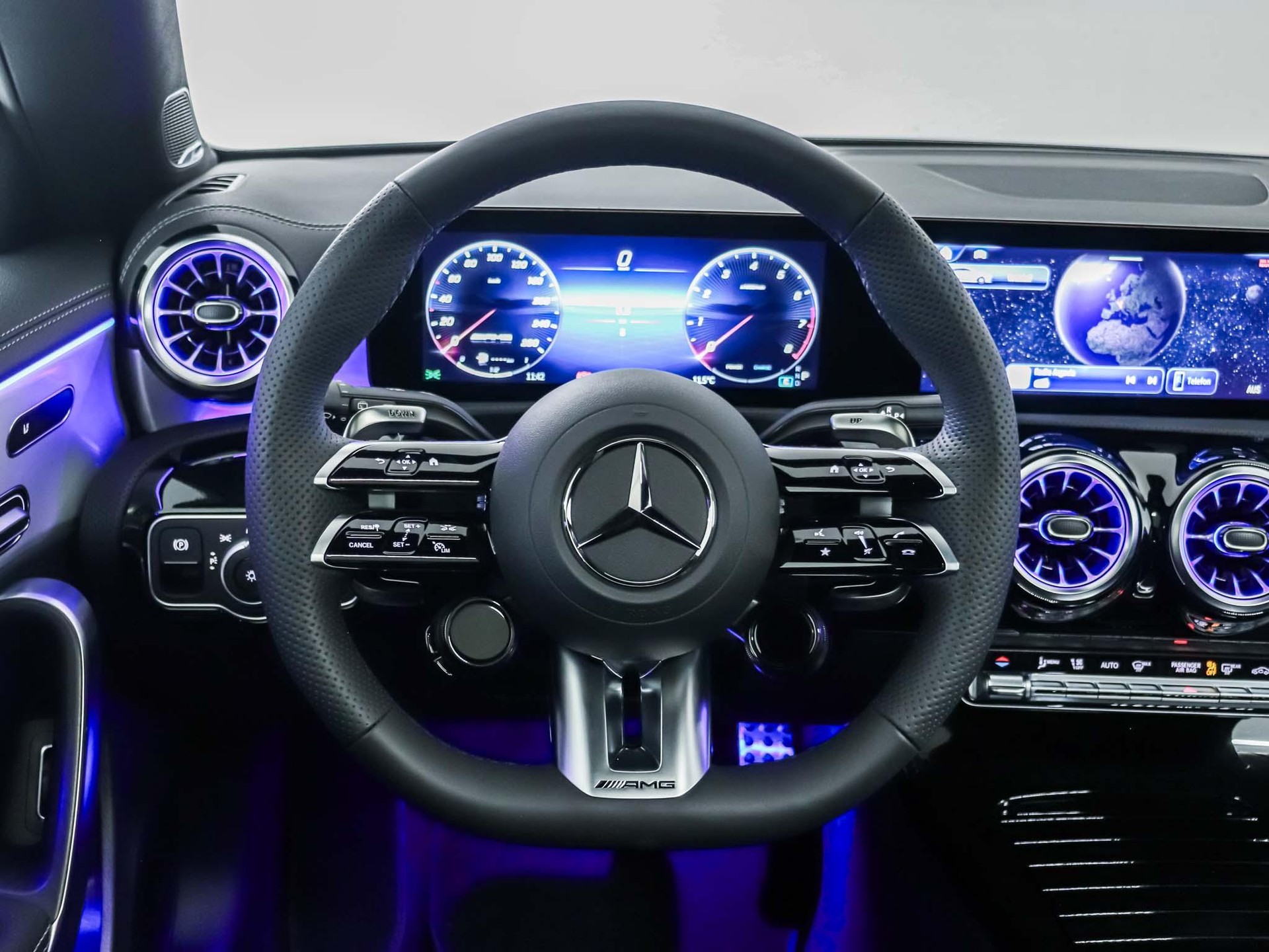 MERCEDES-BENZ CLA 35 AMG 4MATIC Shooting Brake-image-10