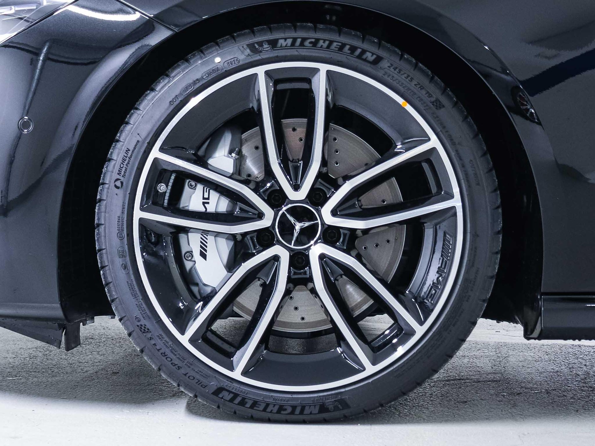 MERCEDES-BENZ CLA 35 AMG 4MATIC Shooting Brake-image-14