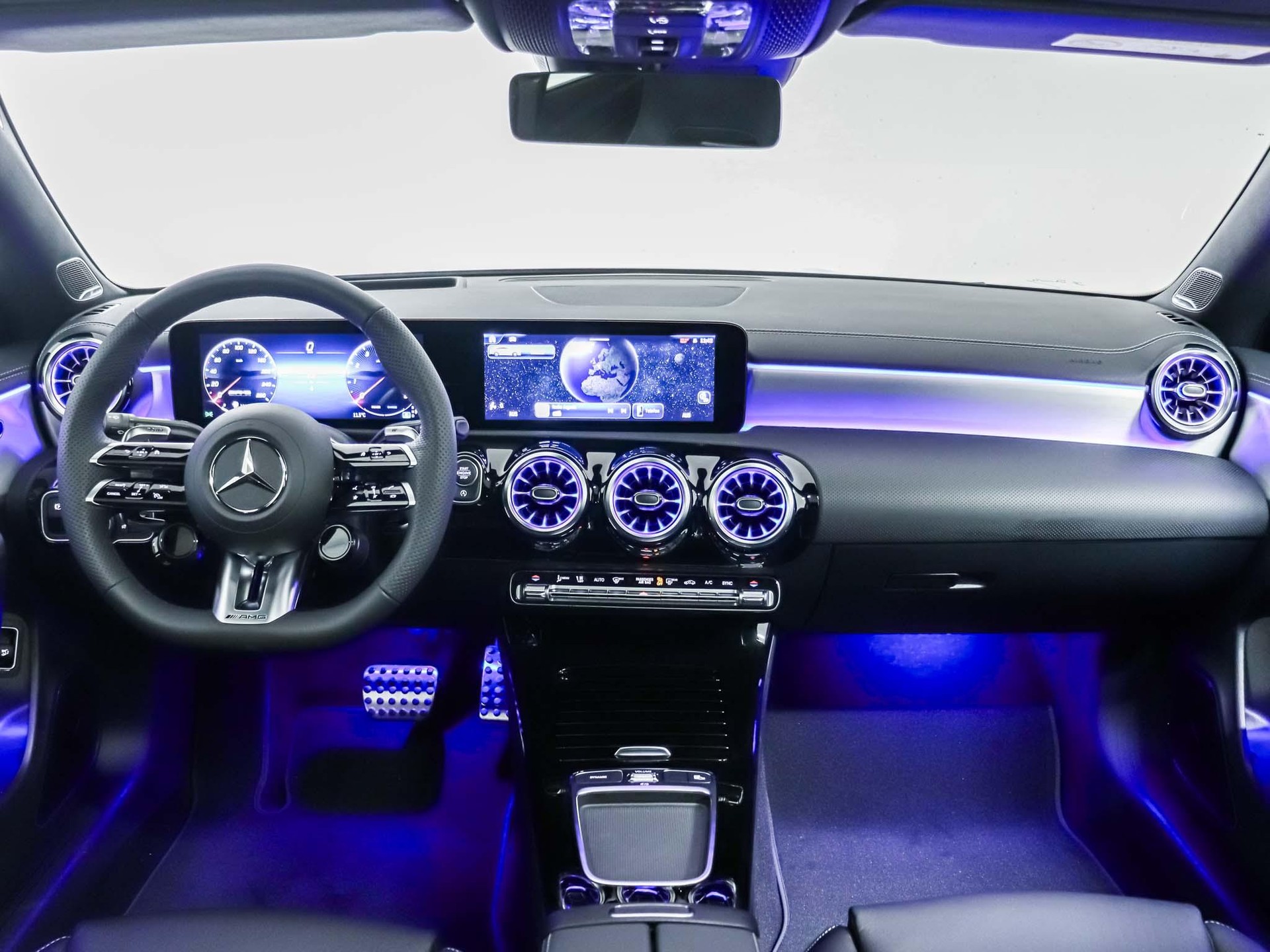 MERCEDES-BENZ CLA 35 AMG 4MATIC Shooting Brake-image-11
