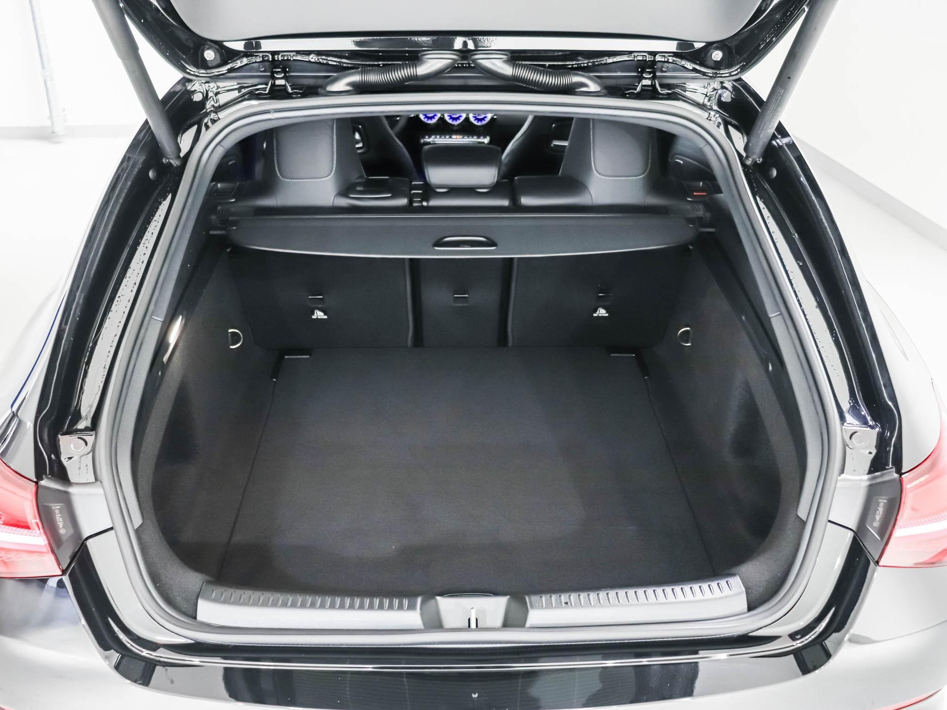 MERCEDES-BENZ CLA 35 AMG 4MATIC Shooting Brake-image-13