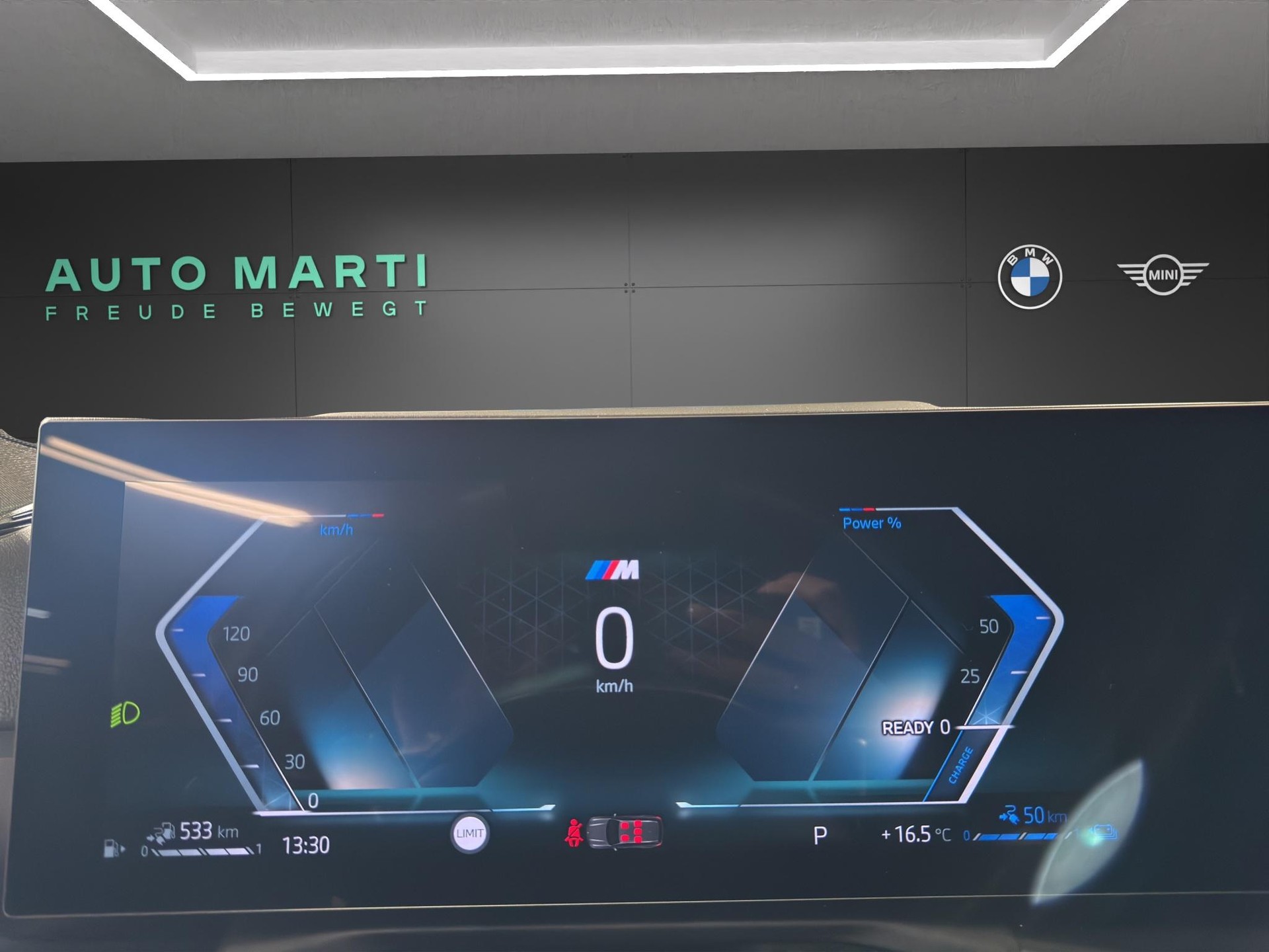 BMW 330e xDrive Touring M Sport-image-13
