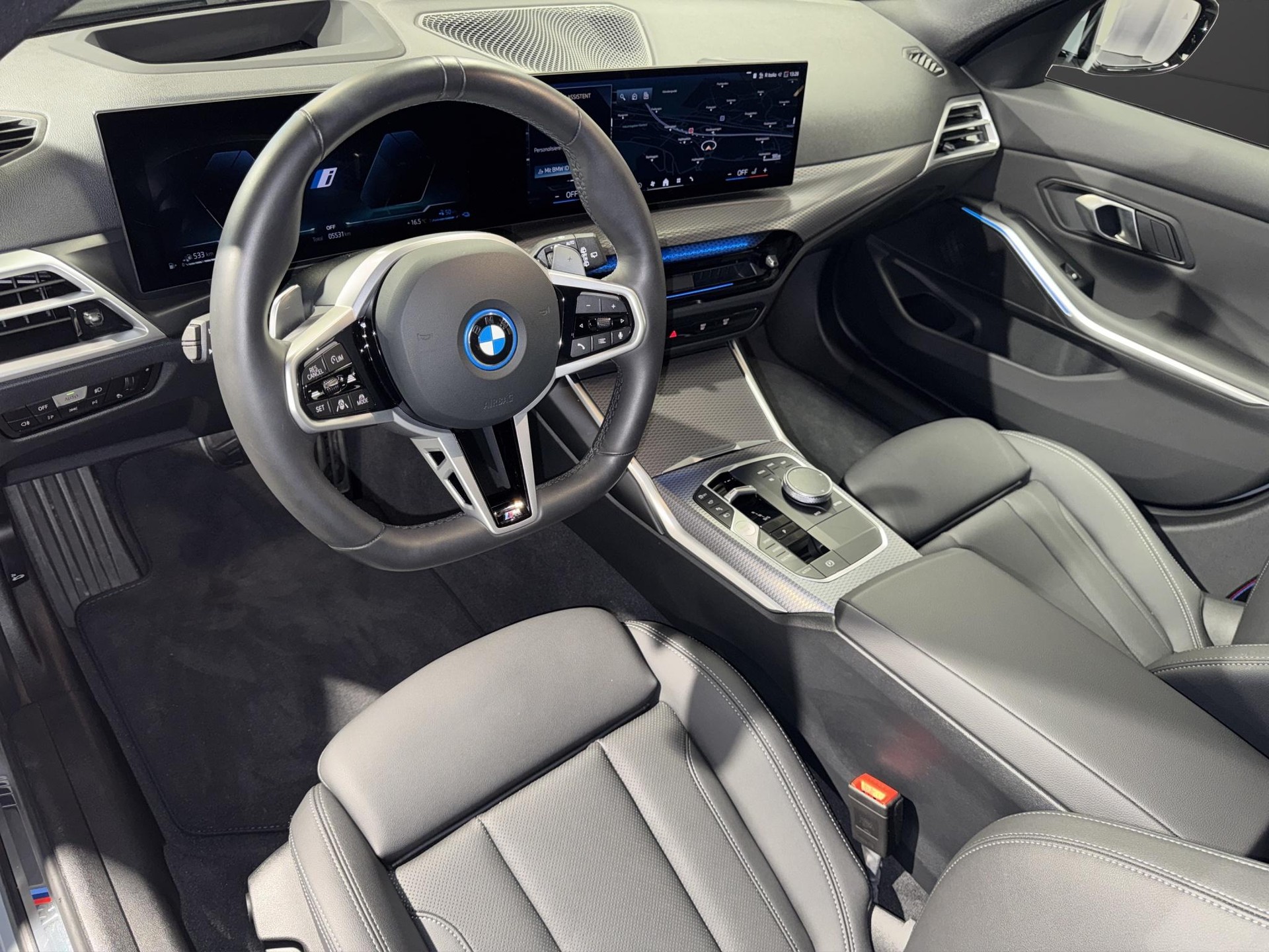 BMW 330e xDrive Touring M Sport-image-8